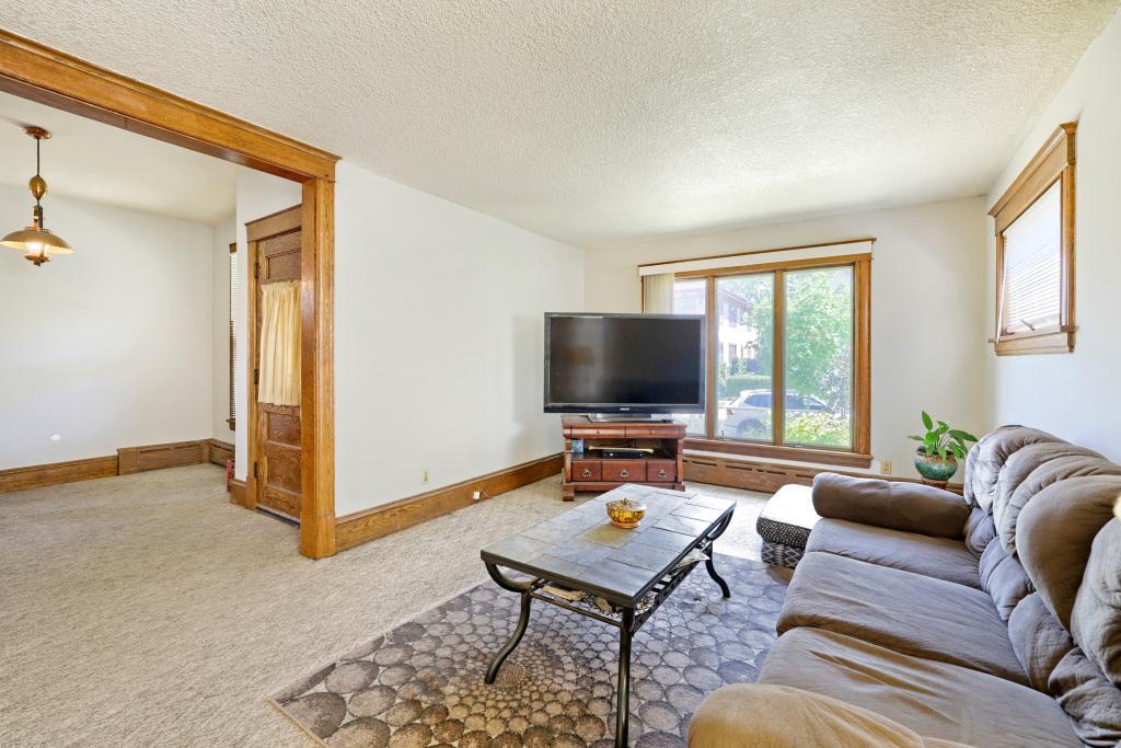 3304 Grand Avenue S Property Photo 4
