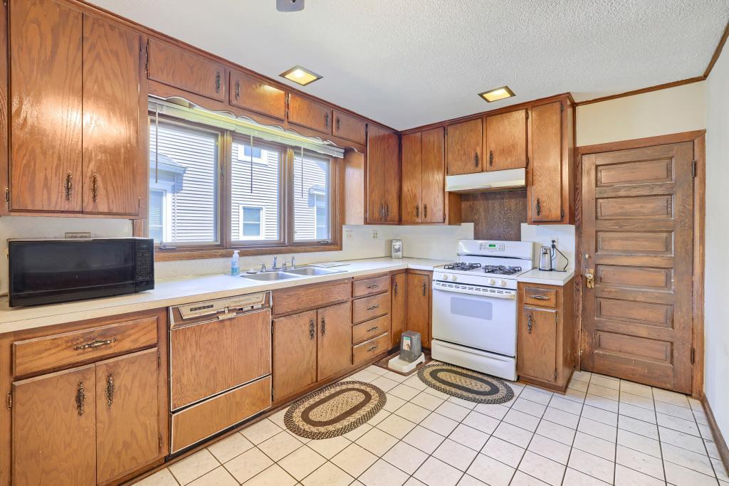 3304 Grand Avenue S Property Photo 10