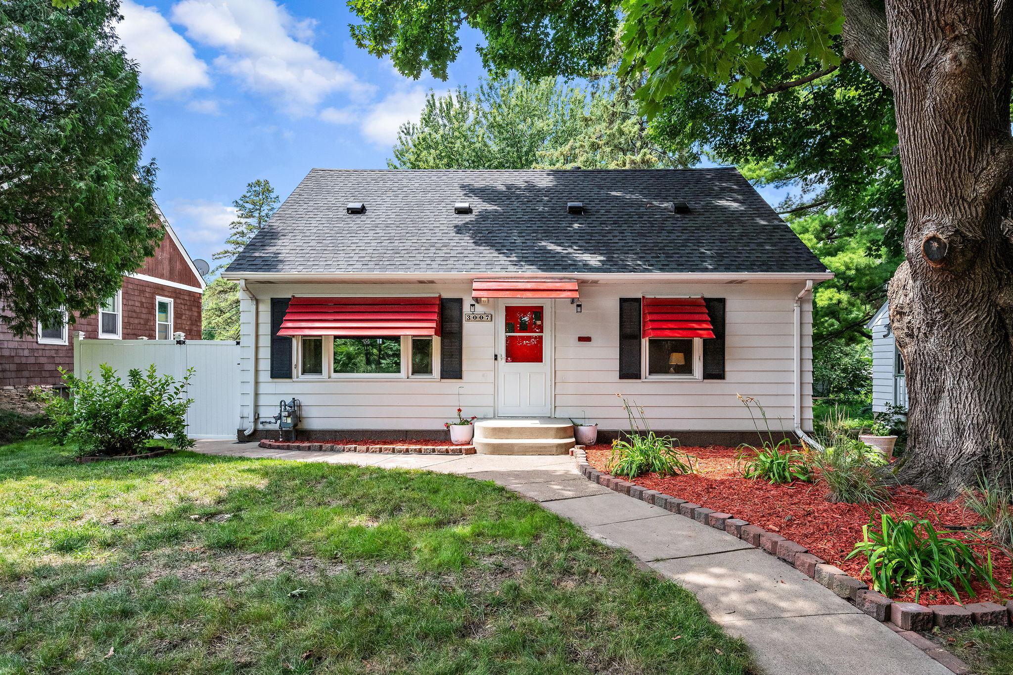 3007 York Avenue Property Photo 1