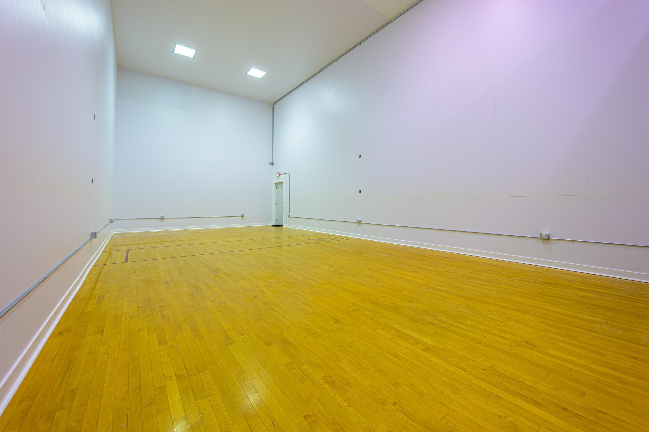 541 8th Street E Property Photo 9