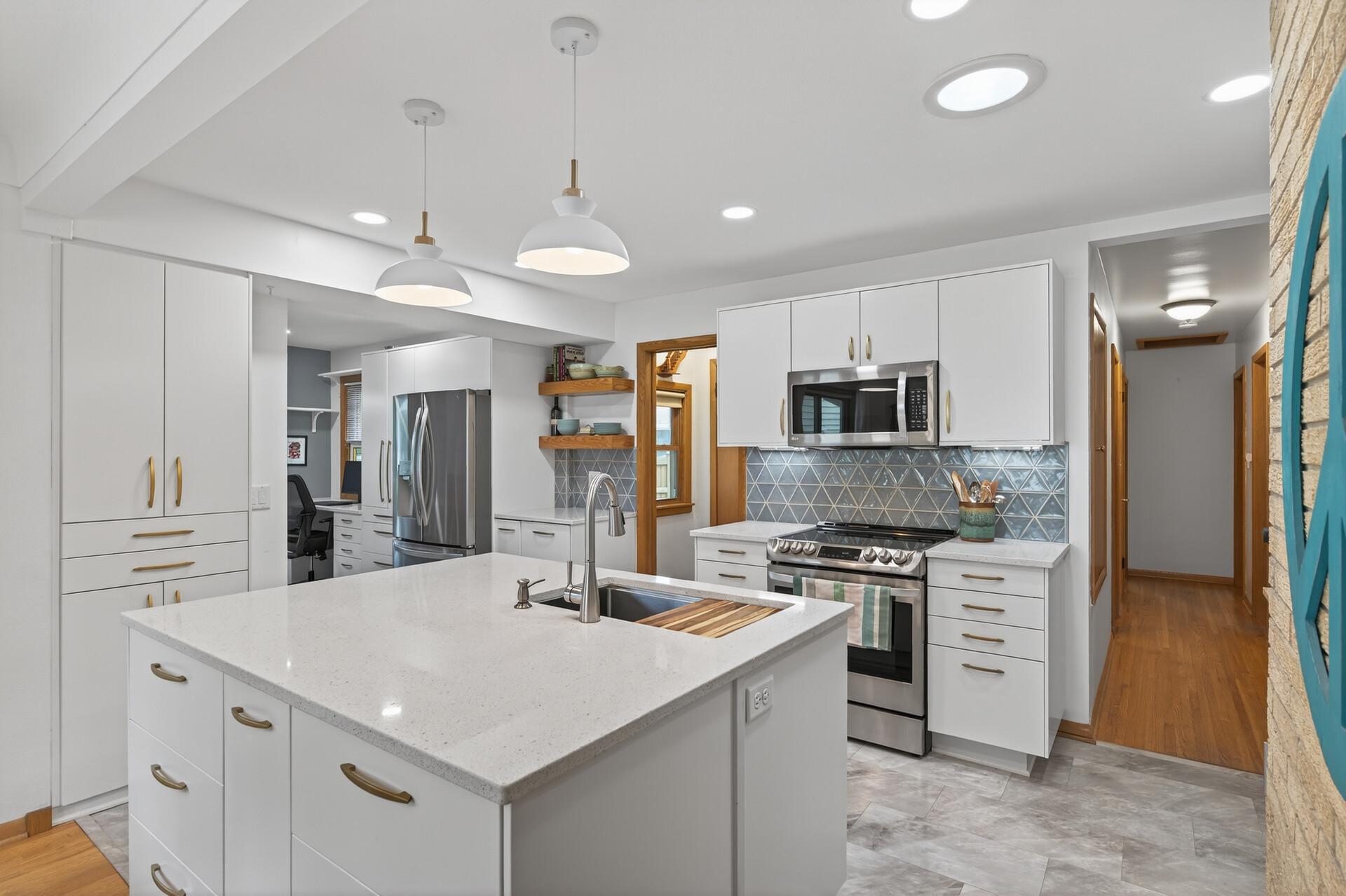 1323 Seminole Avenue Property Photo 1