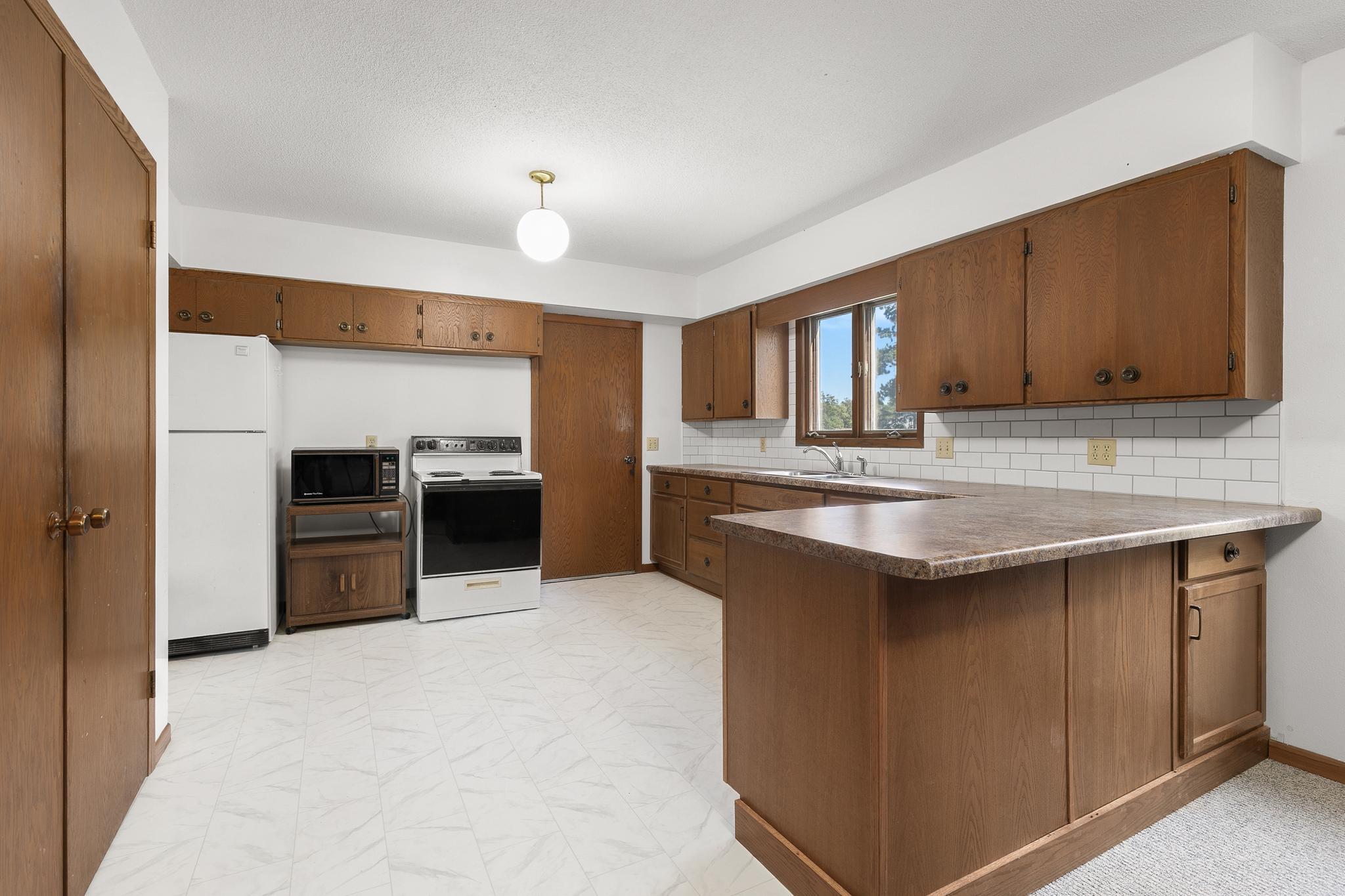 15592 Highway 27 Property Photo 3