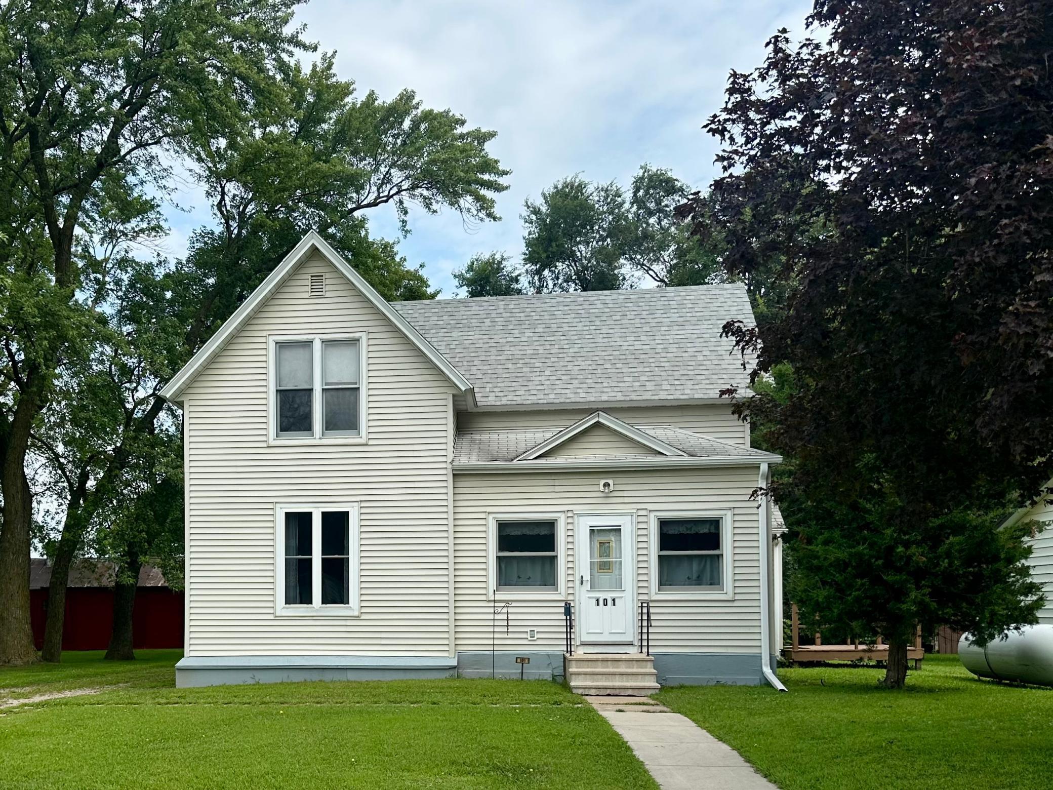 101 Center Street Property Photo 1