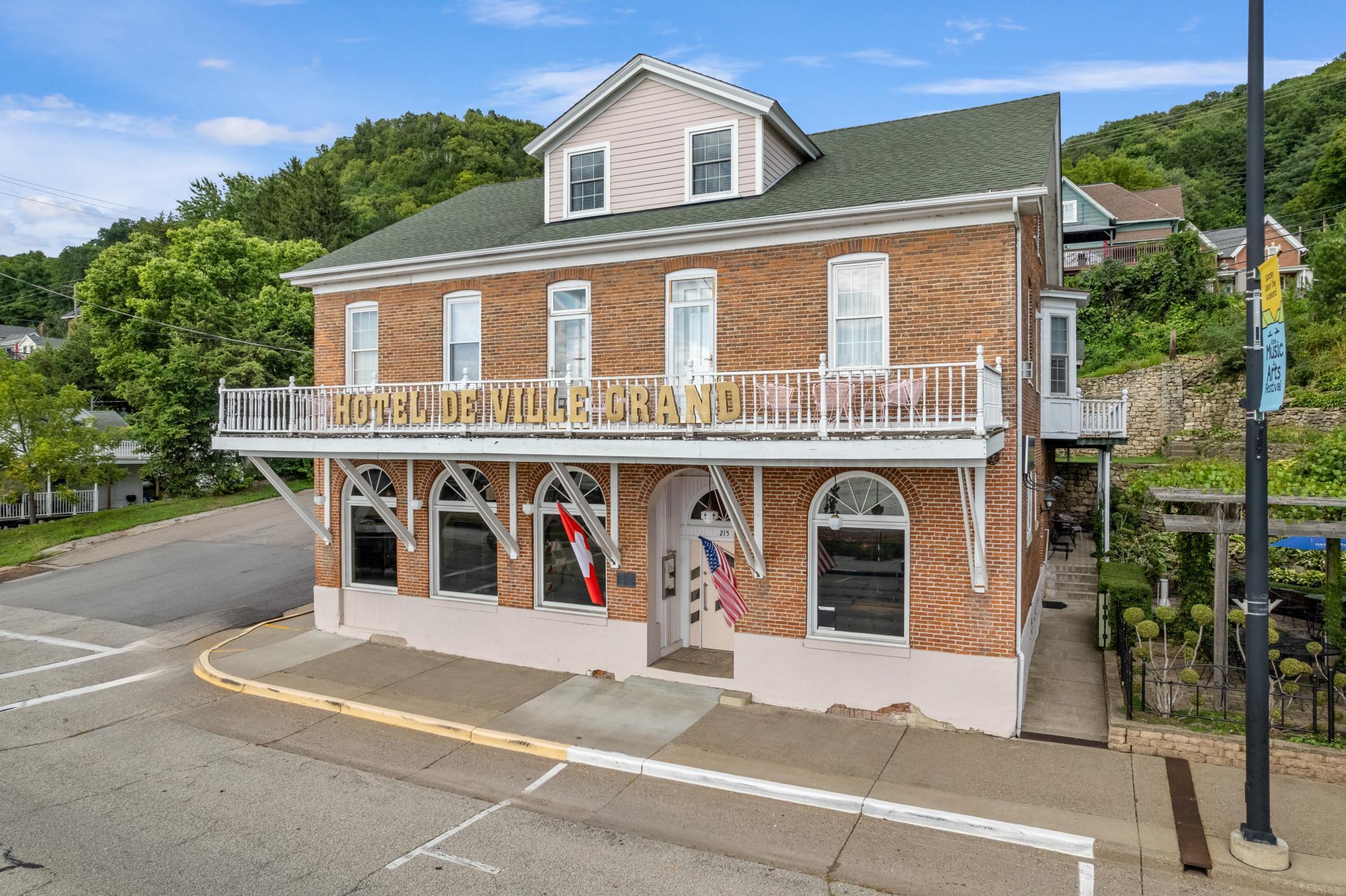 215 N Main Street Property Photo 1