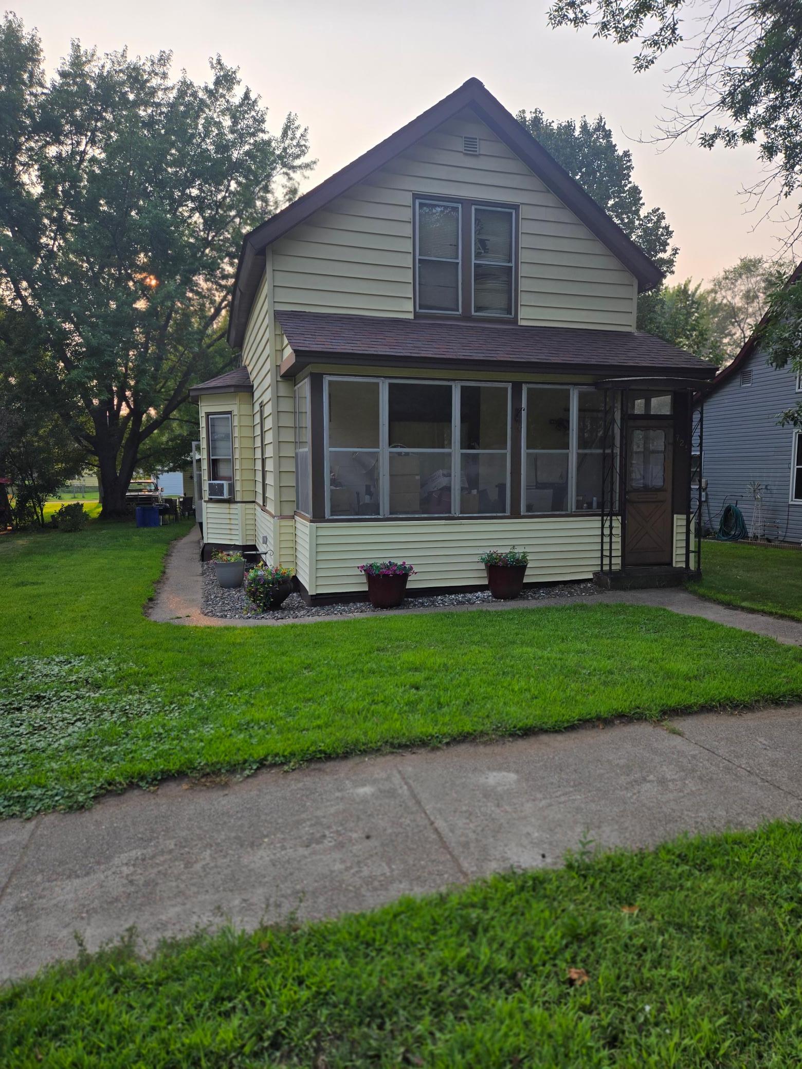 725 7th Street Property Photo 1