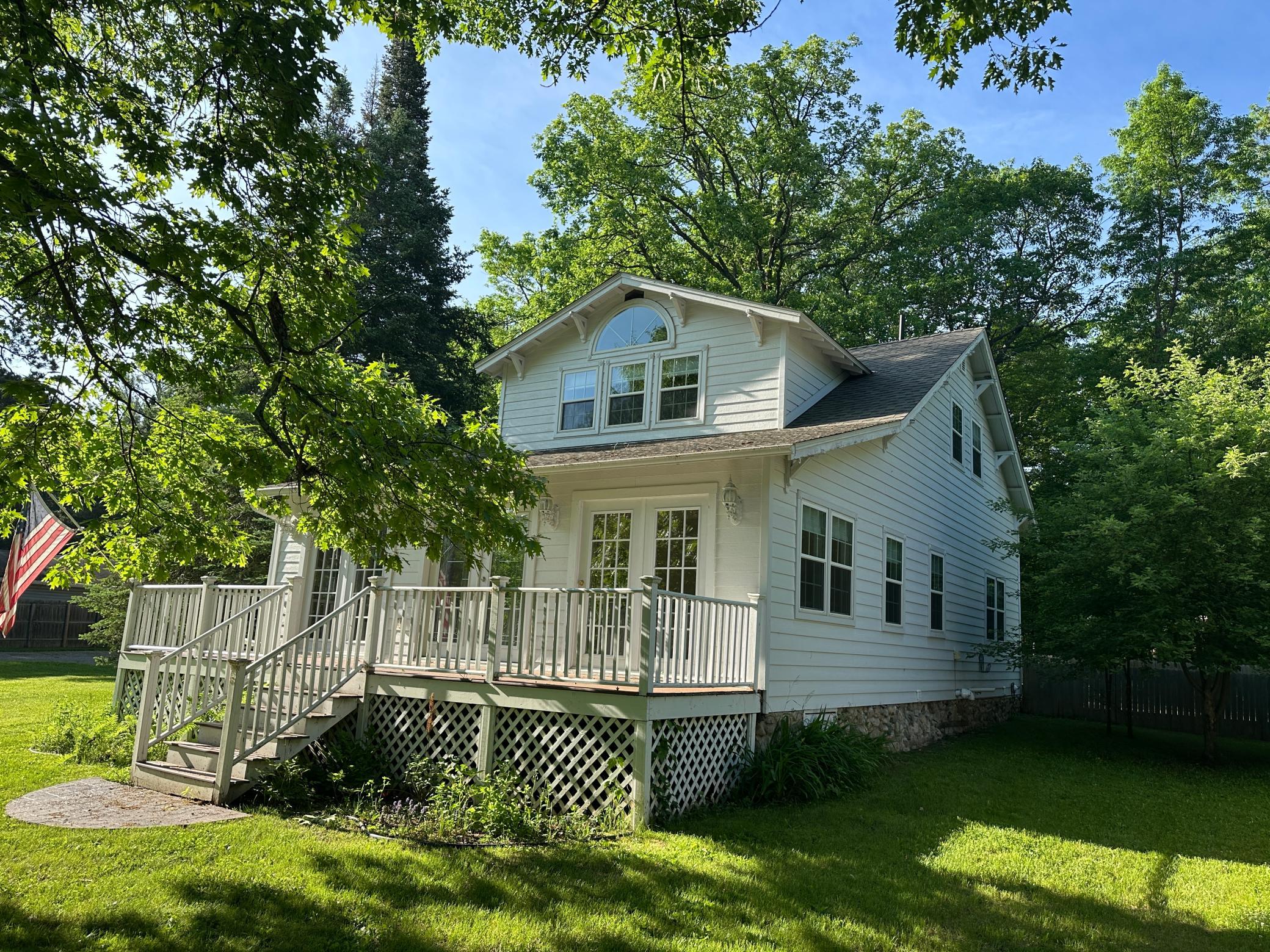 209 Park Avenue W Property Photo 1