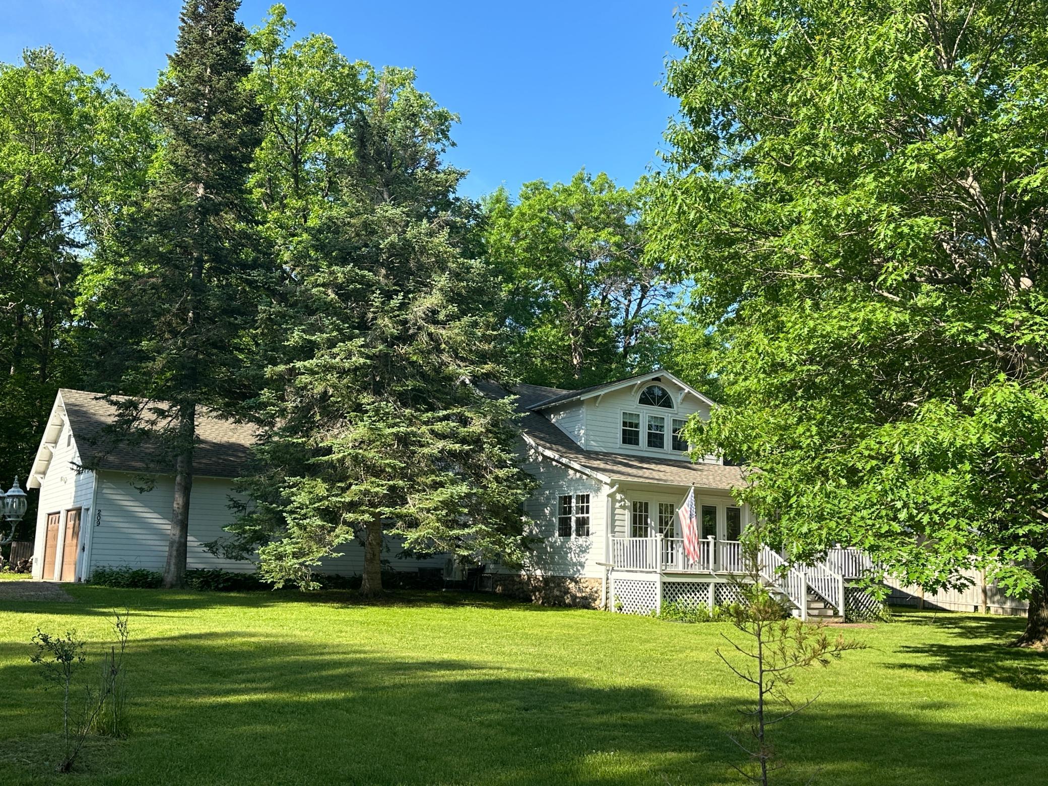 209 Park Avenue W Property Photo 2