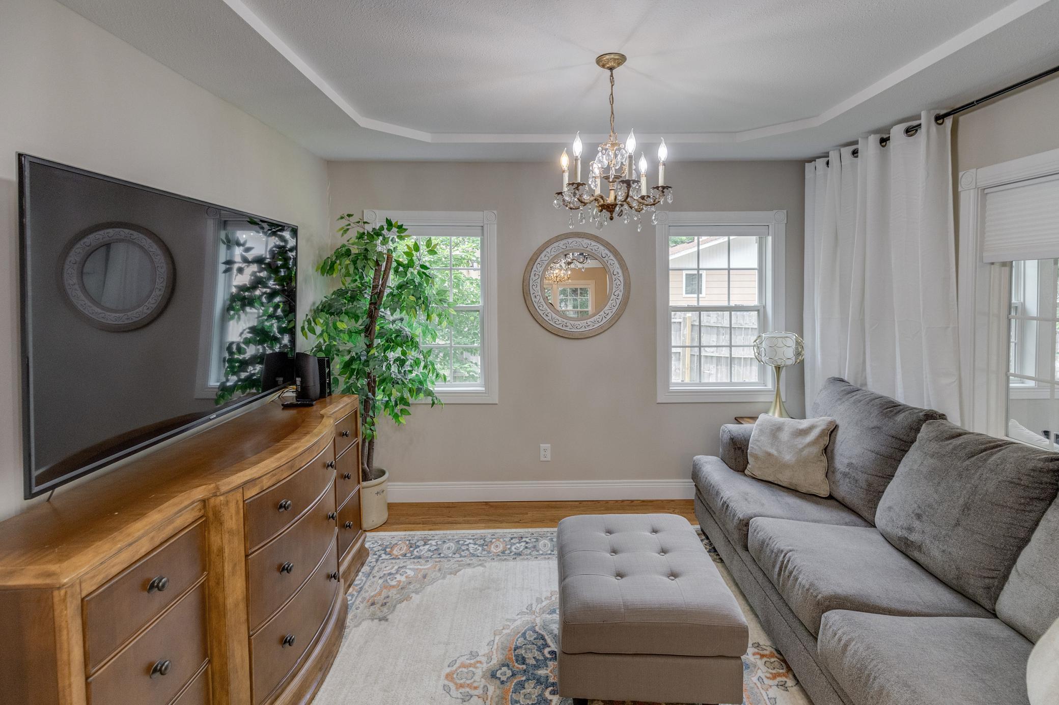 209 Park Avenue W Property Photo 5