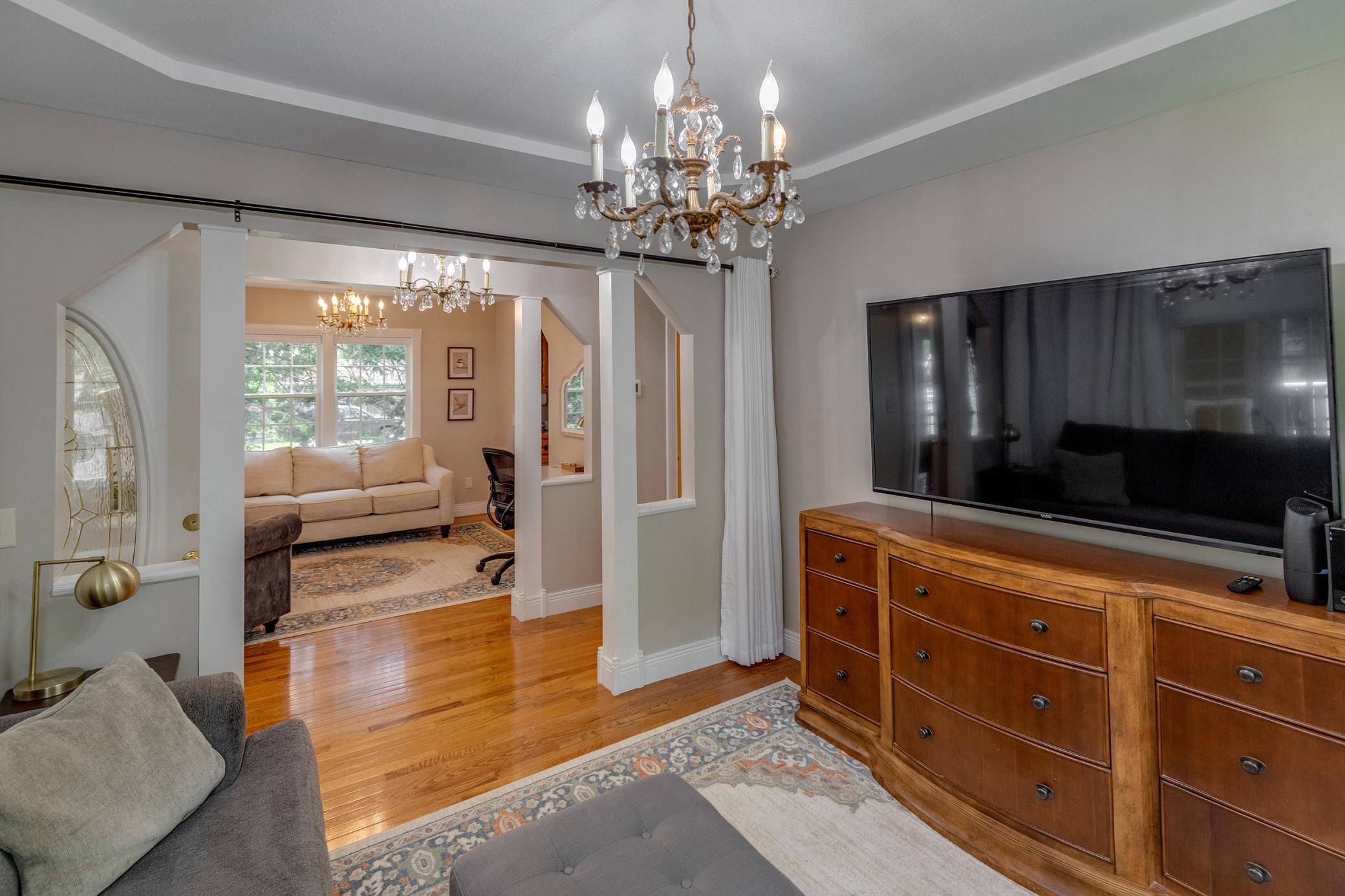 209 Park Avenue W Property Photo 6