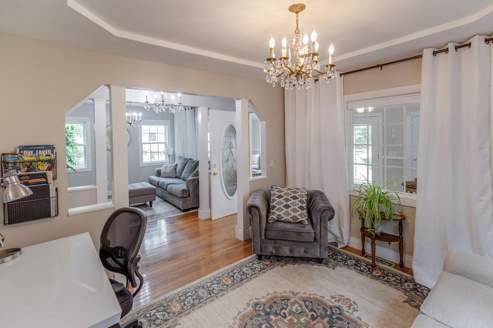 209 Park Avenue W Property Photo 9