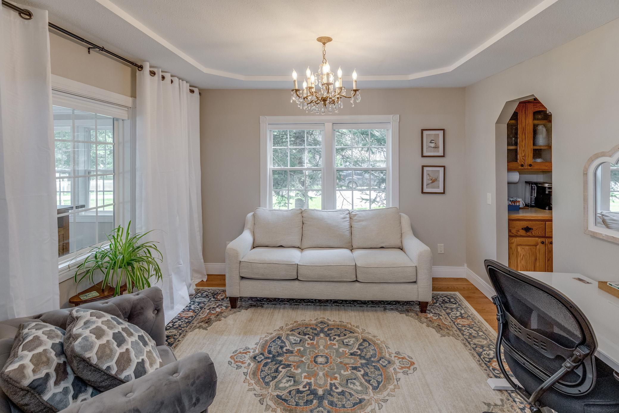 209 Park Avenue W Property Photo 10