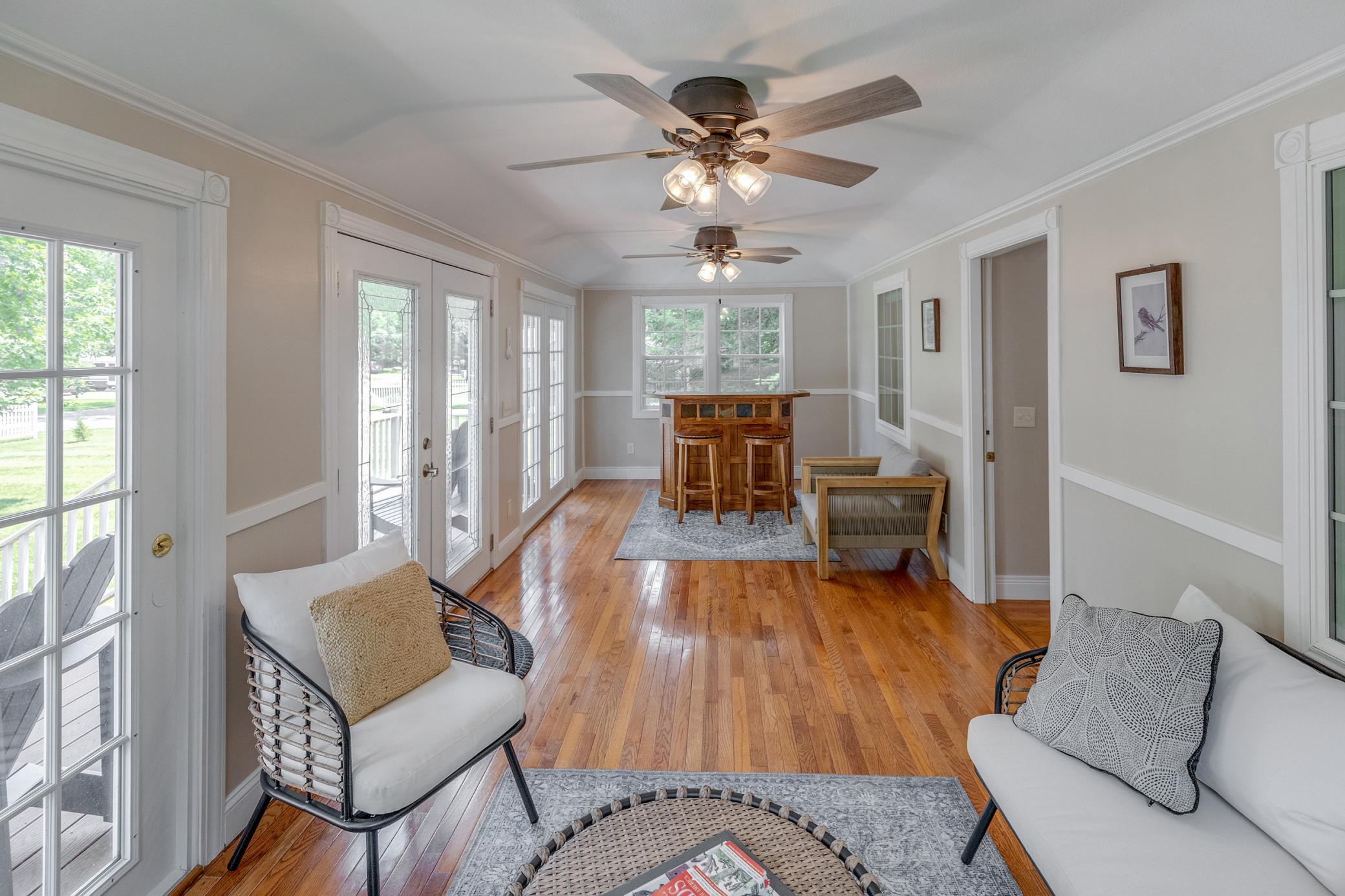 209 Park Avenue W Property Photo 11