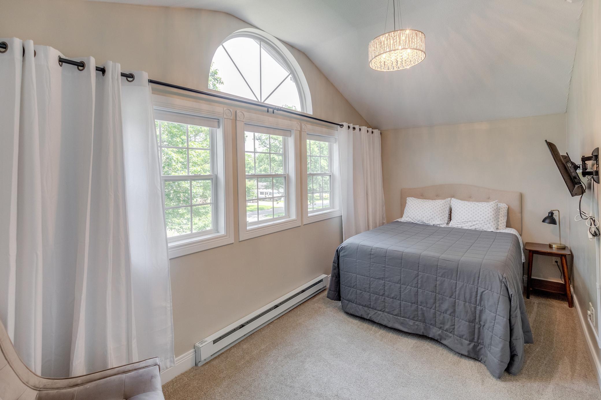 209 Park Avenue W Property Photo 20