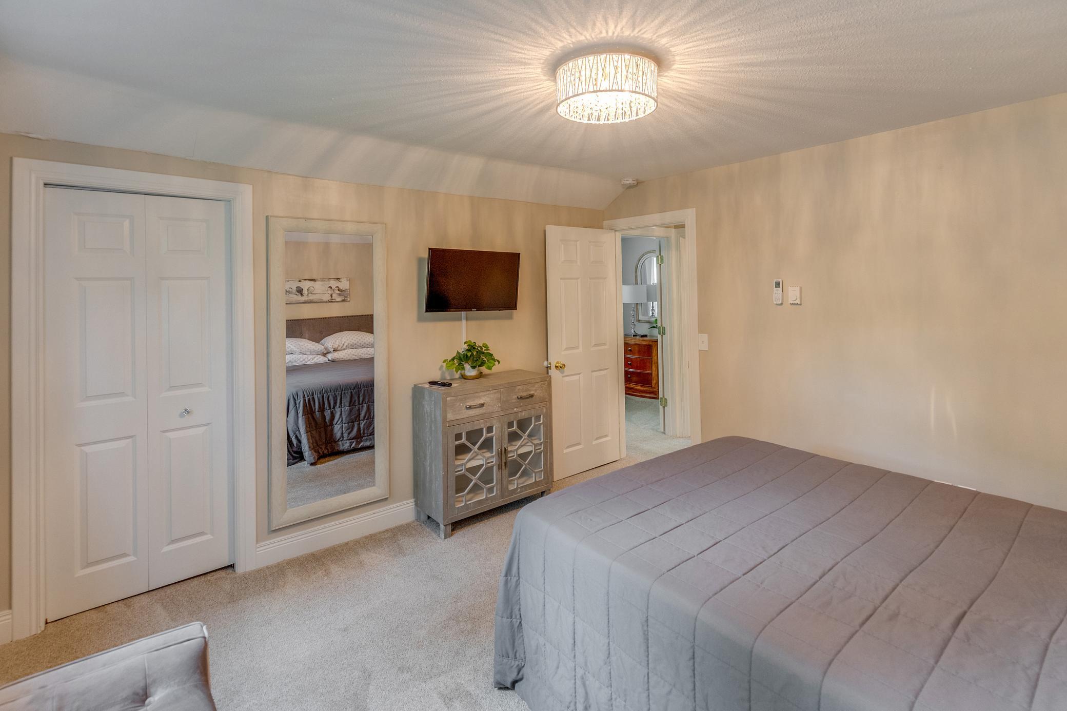 209 Park Avenue W Property Photo 24