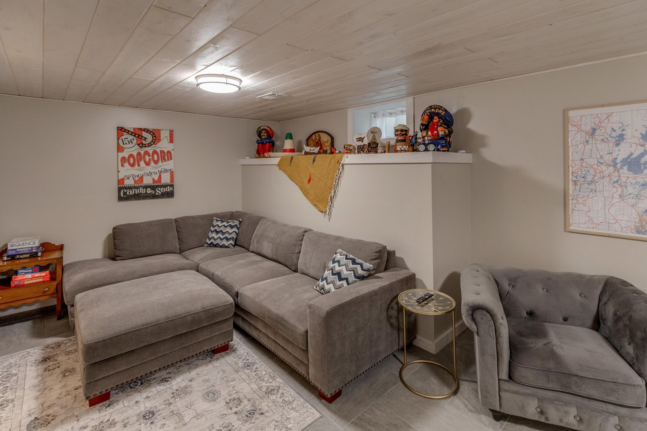 209 Park Avenue W Property Photo 32