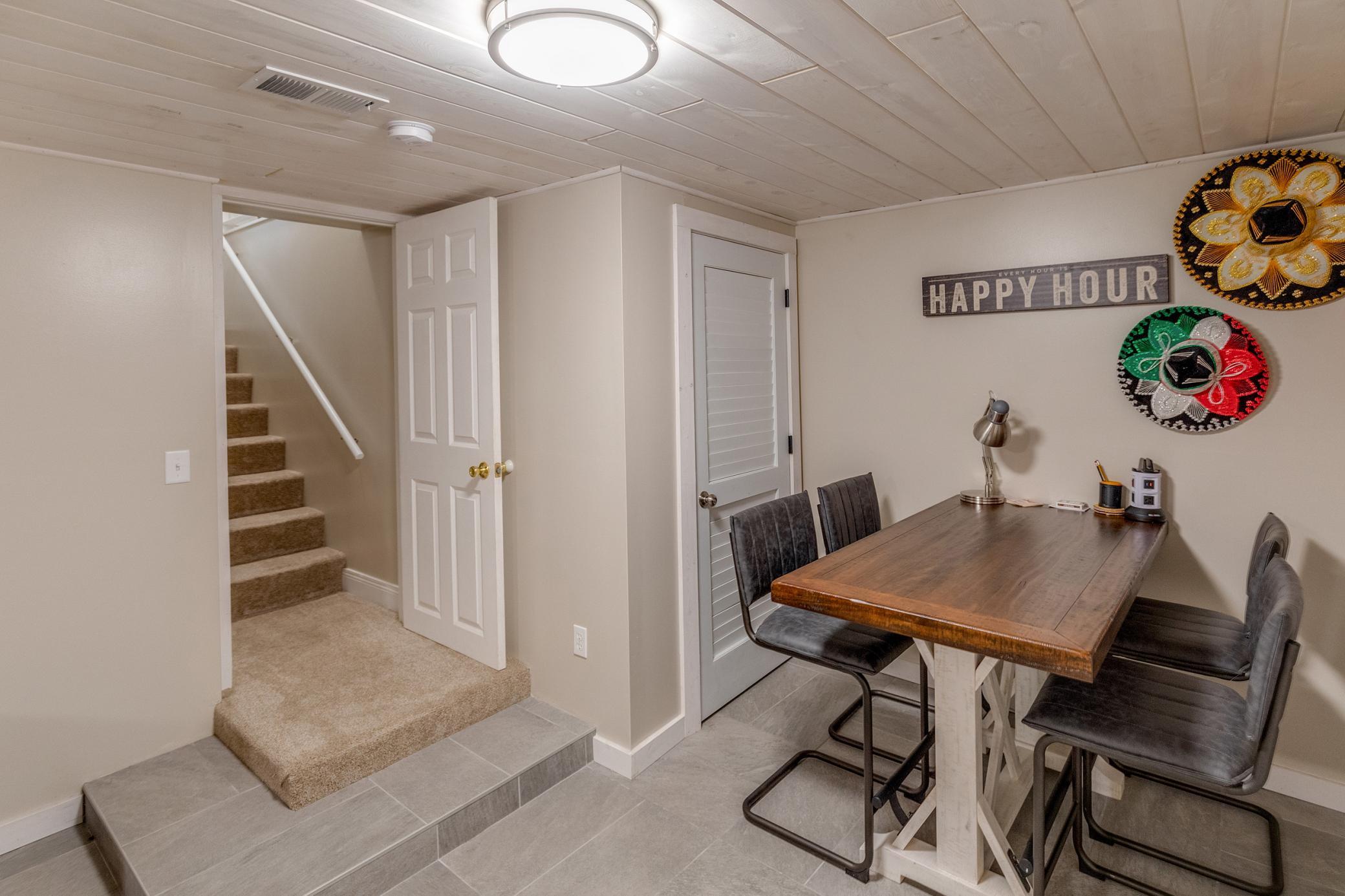 209 Park Avenue W Property Photo 33