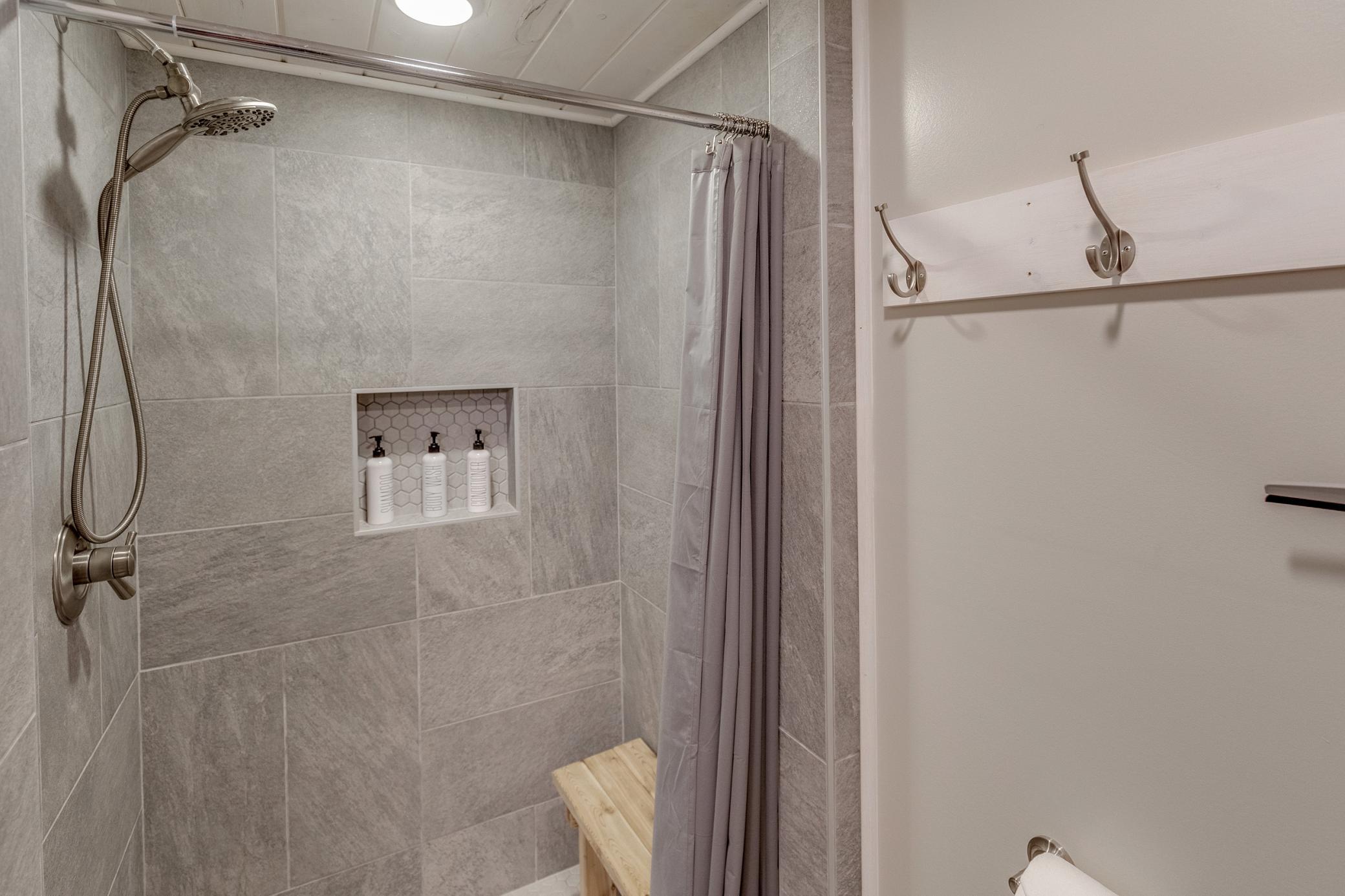 209 Park Avenue W Property Photo 35