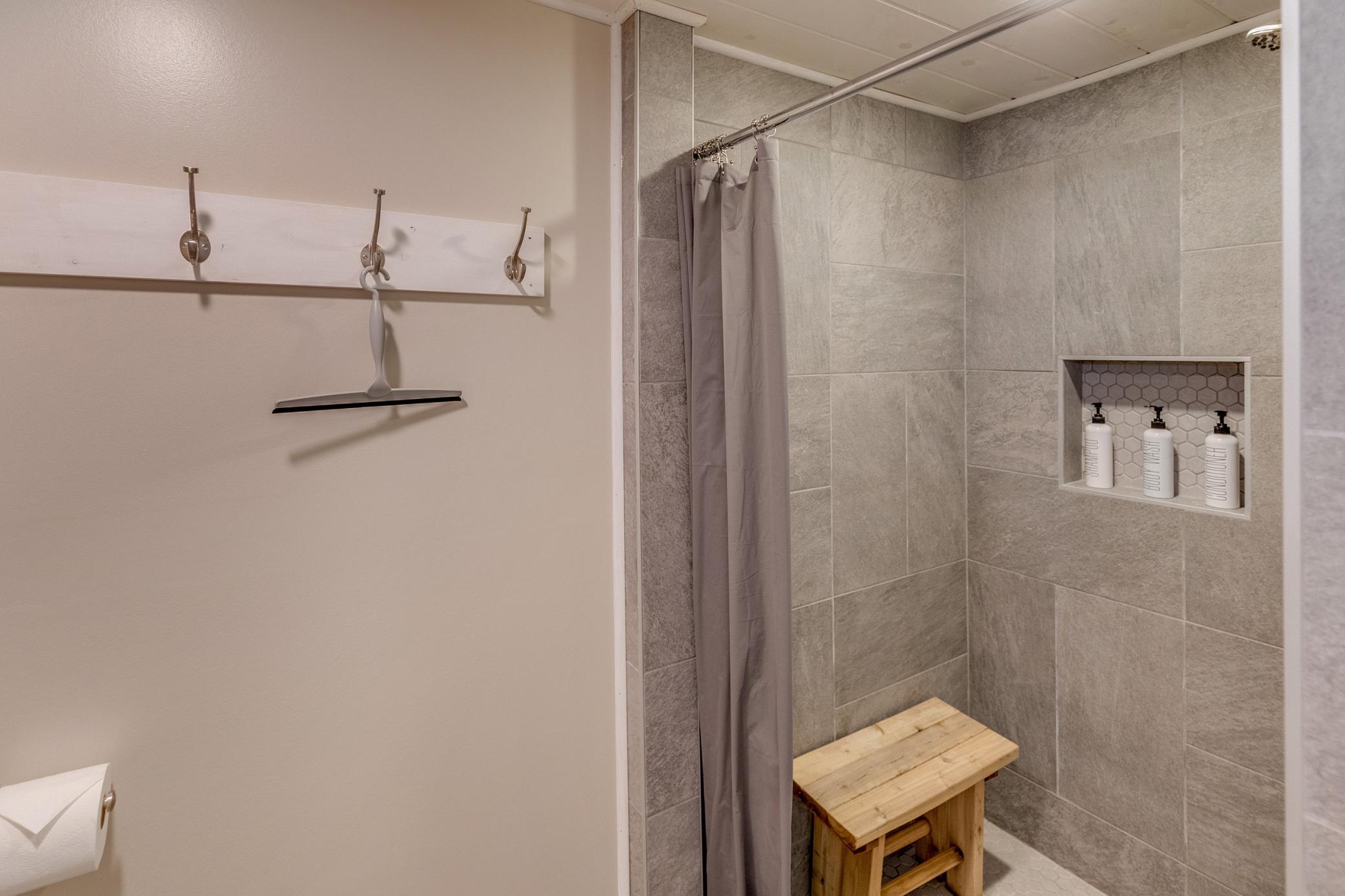209 Park Avenue W Property Photo 37