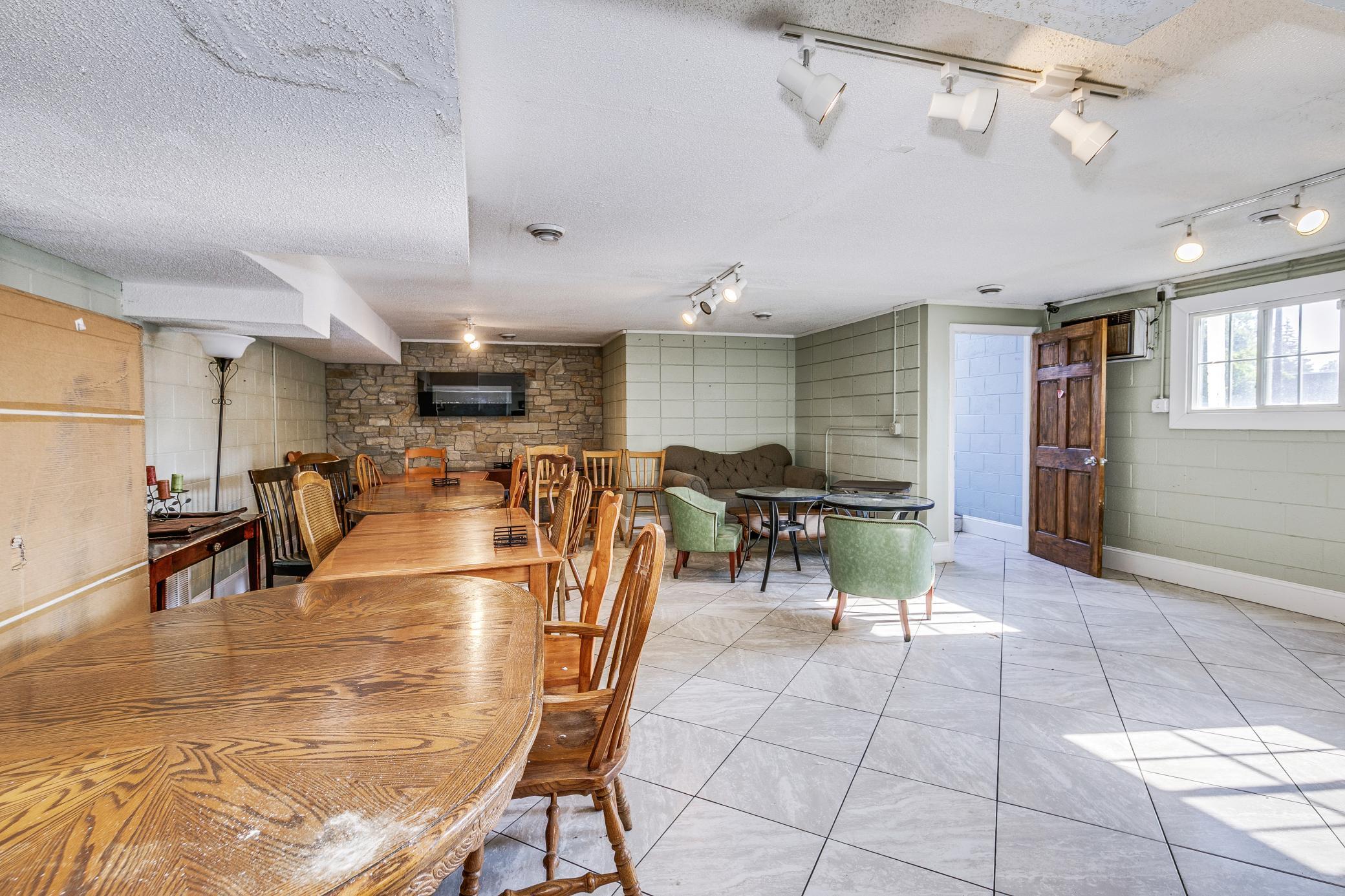 1025 Southview Boulevard Property Photo 11