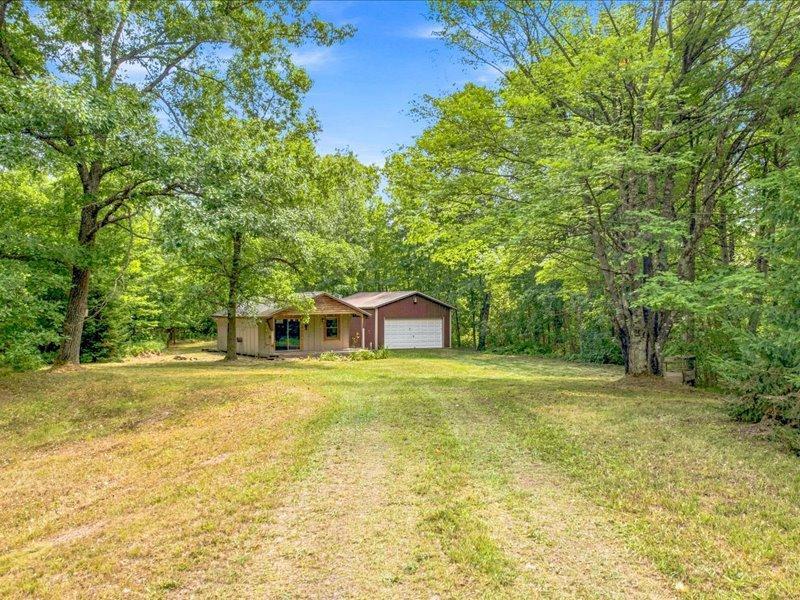 37975 Clover Circle Property Photo 1
