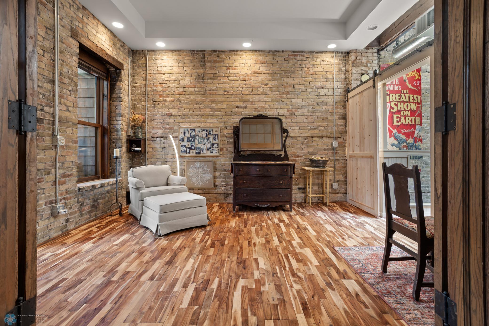 214 Broadway N Property Photo 22
