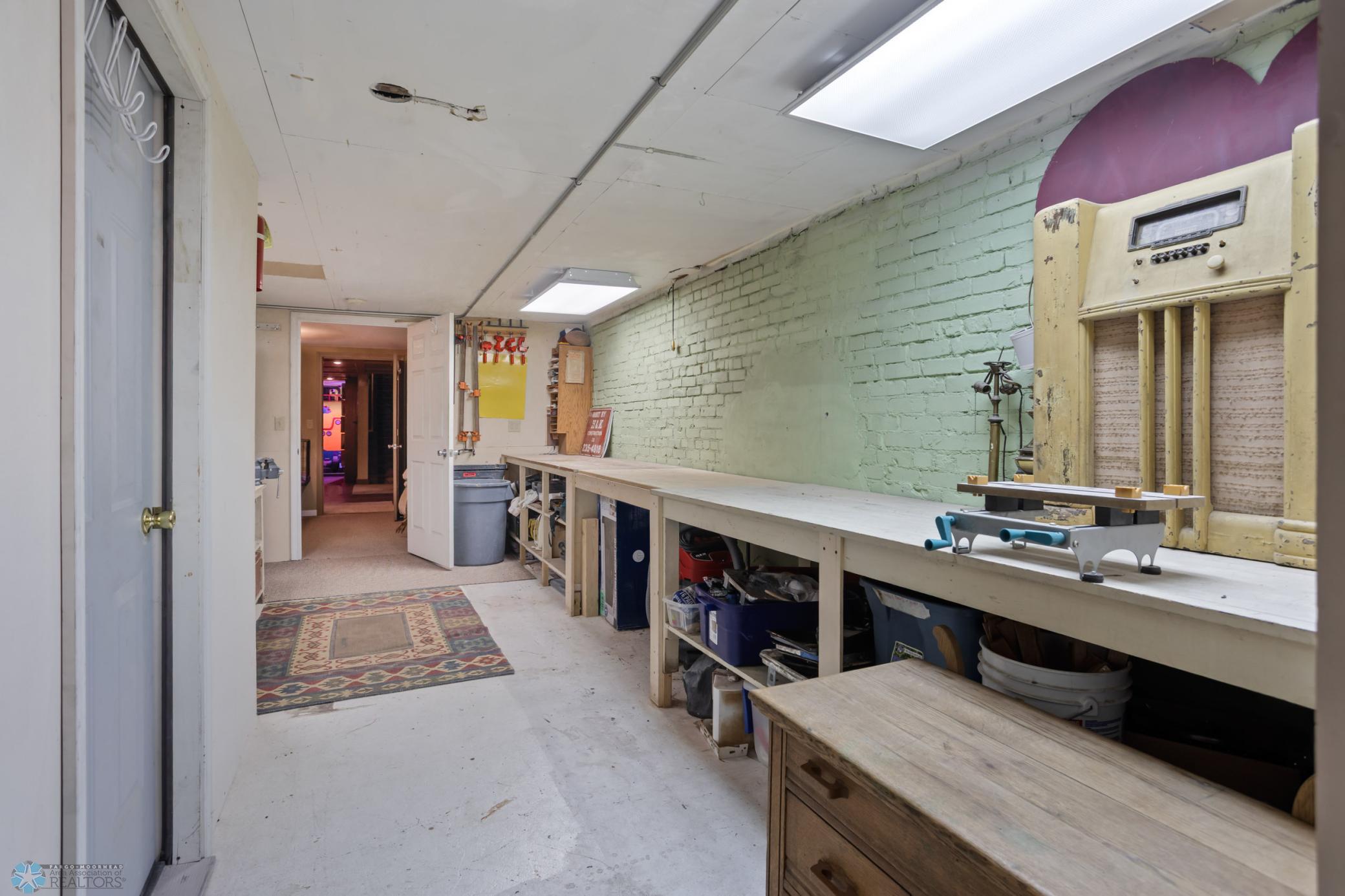 214 Broadway N Property Photo 38