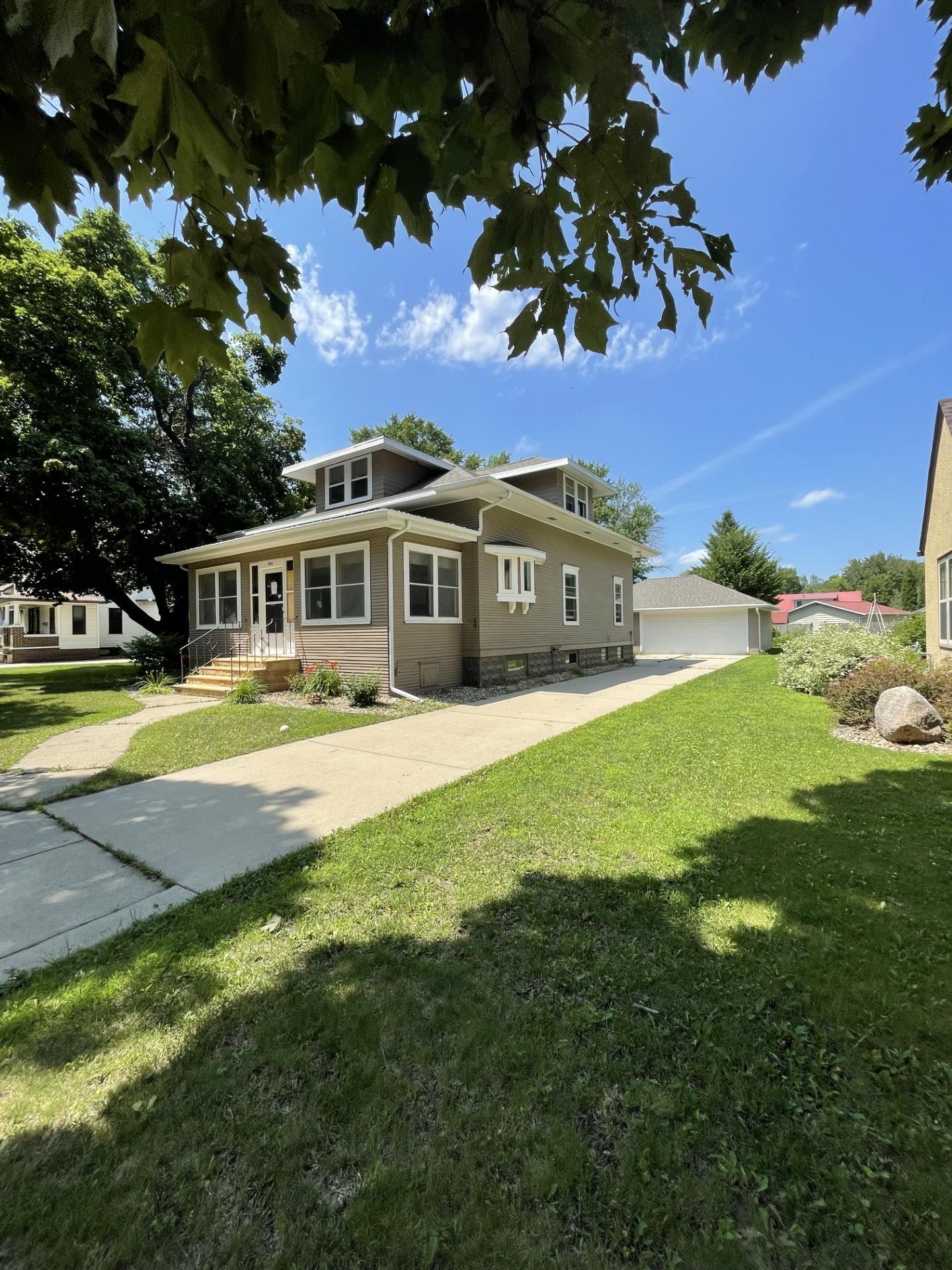 1011 6th Avenue Property Photo 1