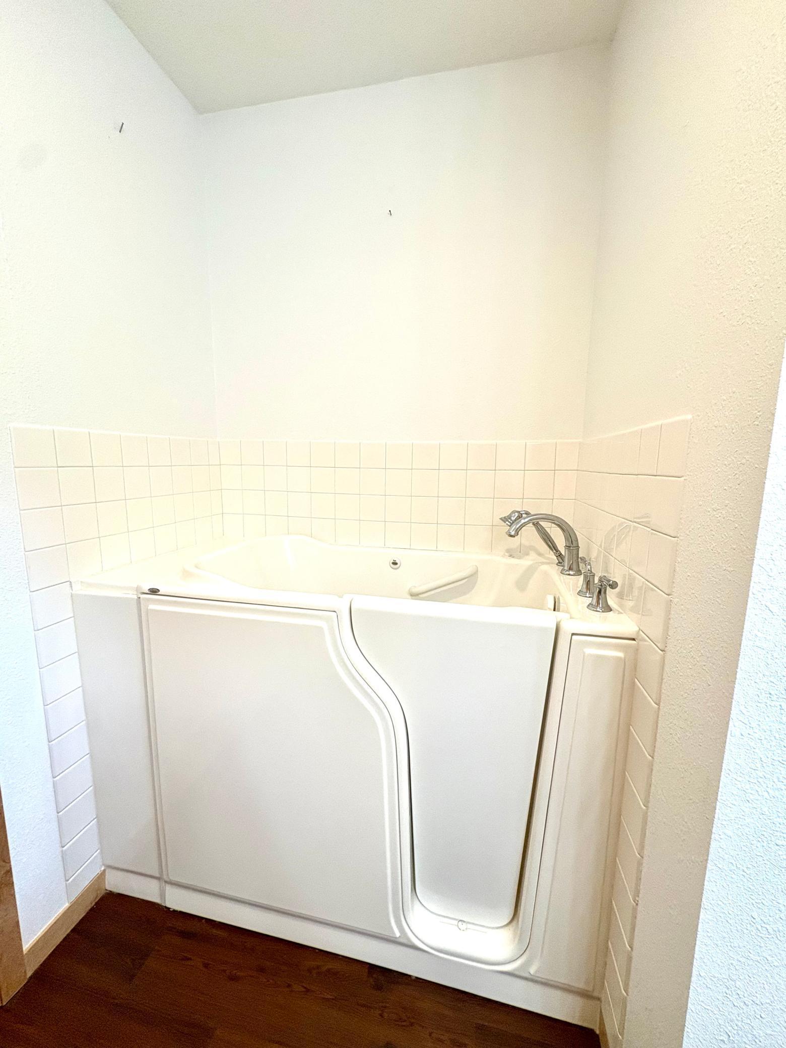 162 Diagonal Street Property Photo 22
