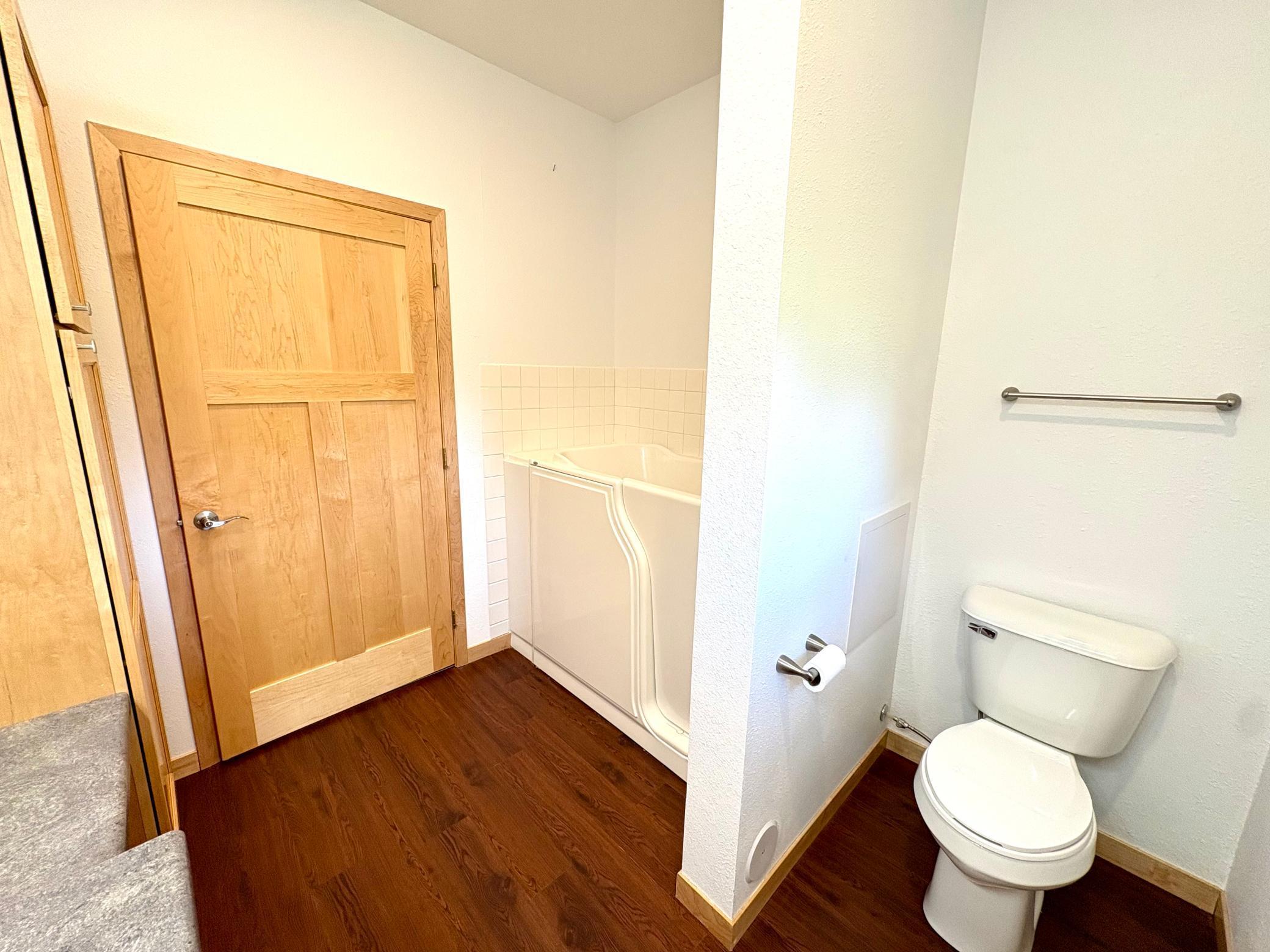 162 Diagonal Street Property Photo 24