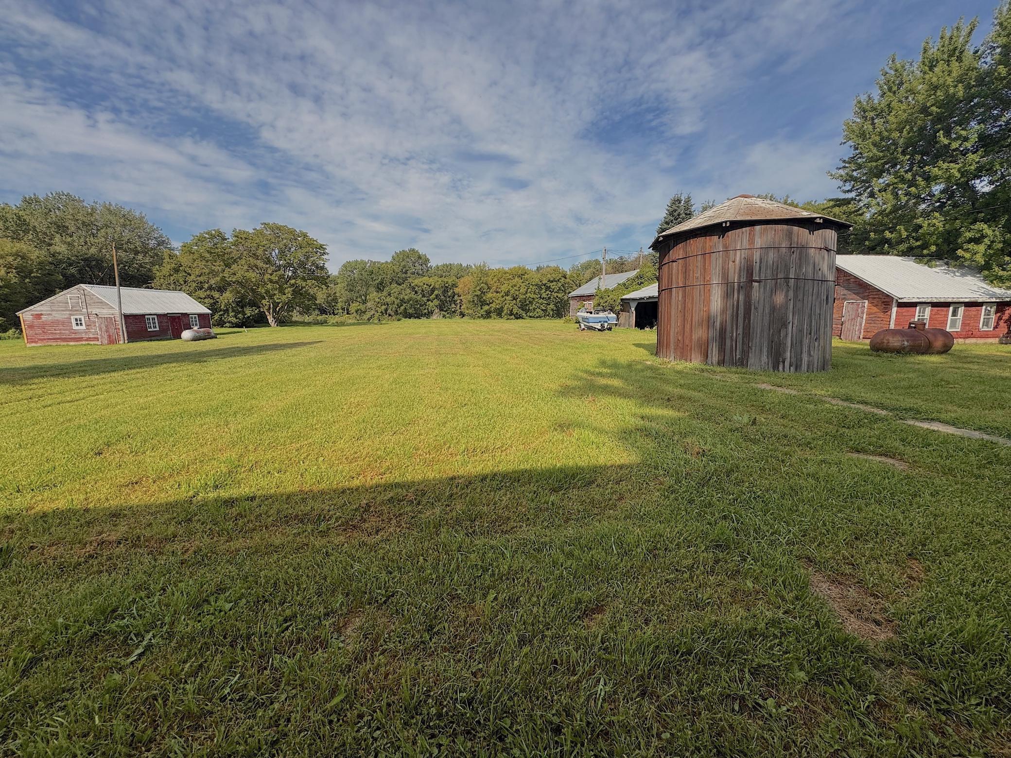 2555 River Road Property Photo 7