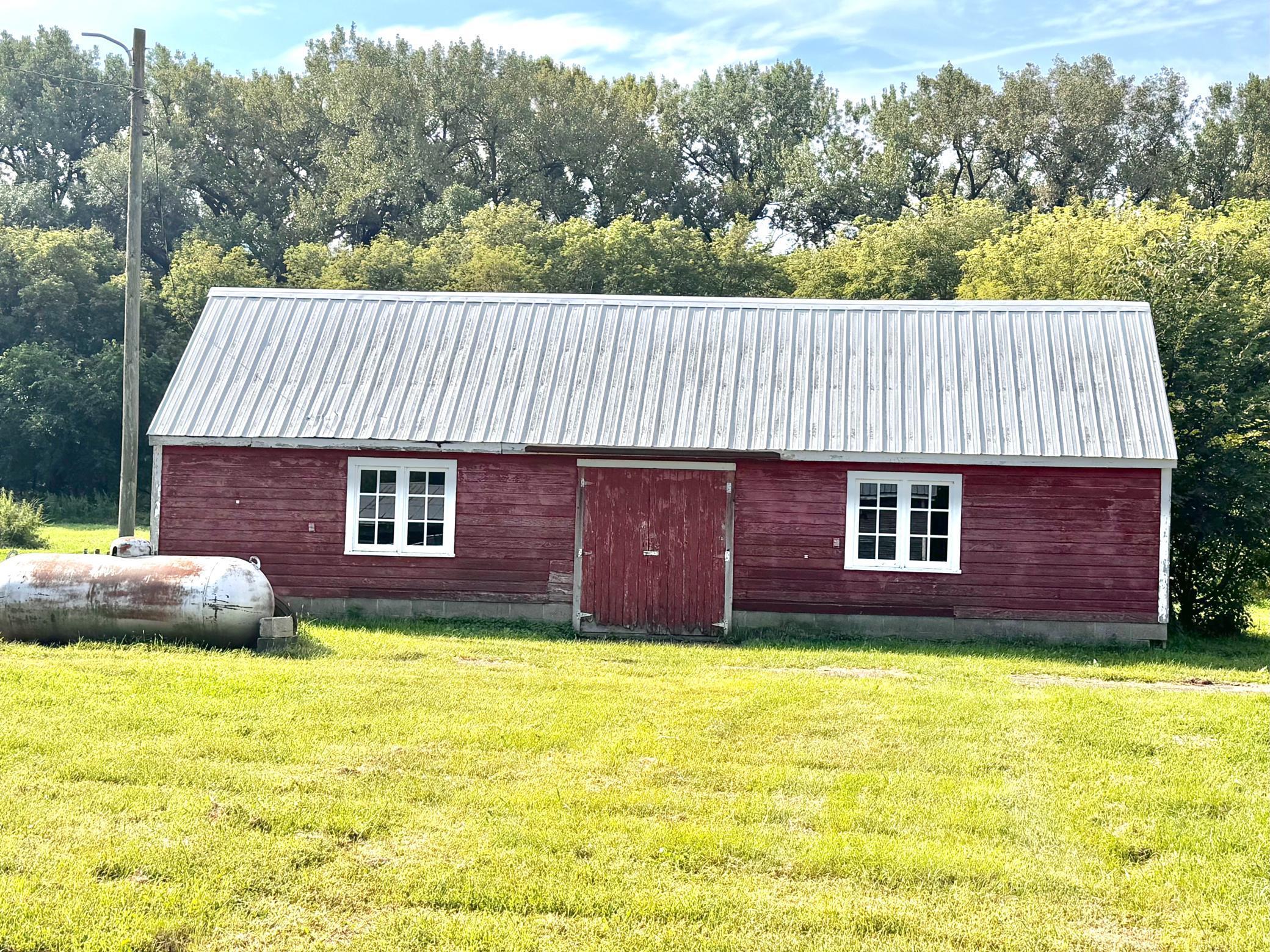 2555 River Road Property Photo 18