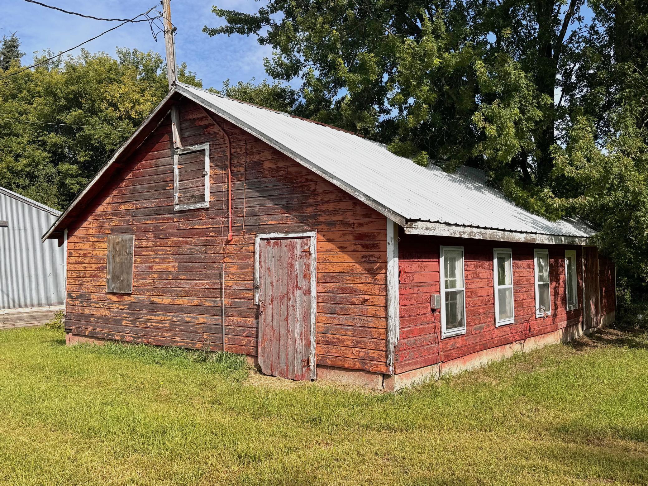 2555 River Road Property Photo 19