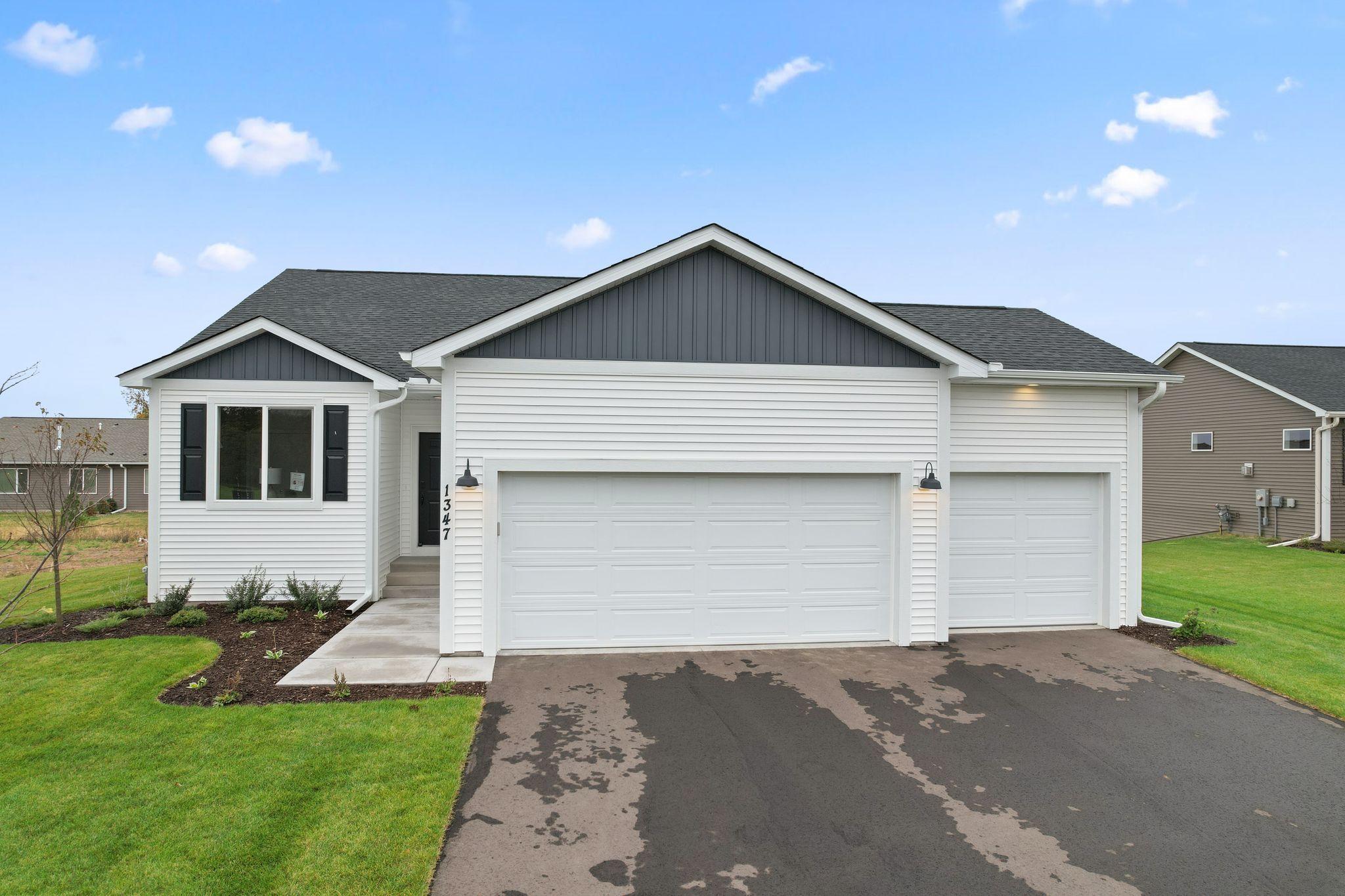 1347 Orchid Way Property Photo 1