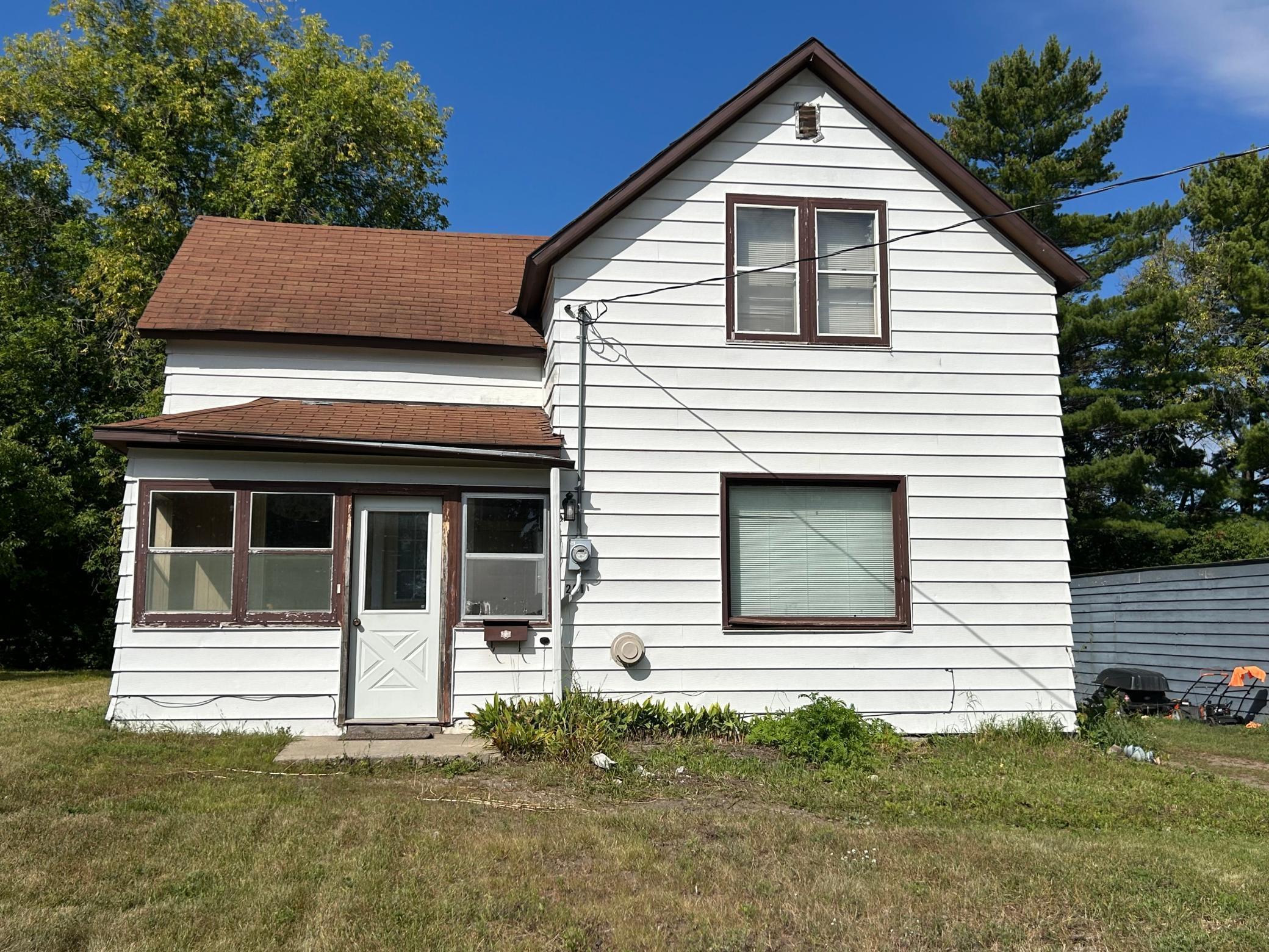 201 Riverside Avenue Property Photo 1