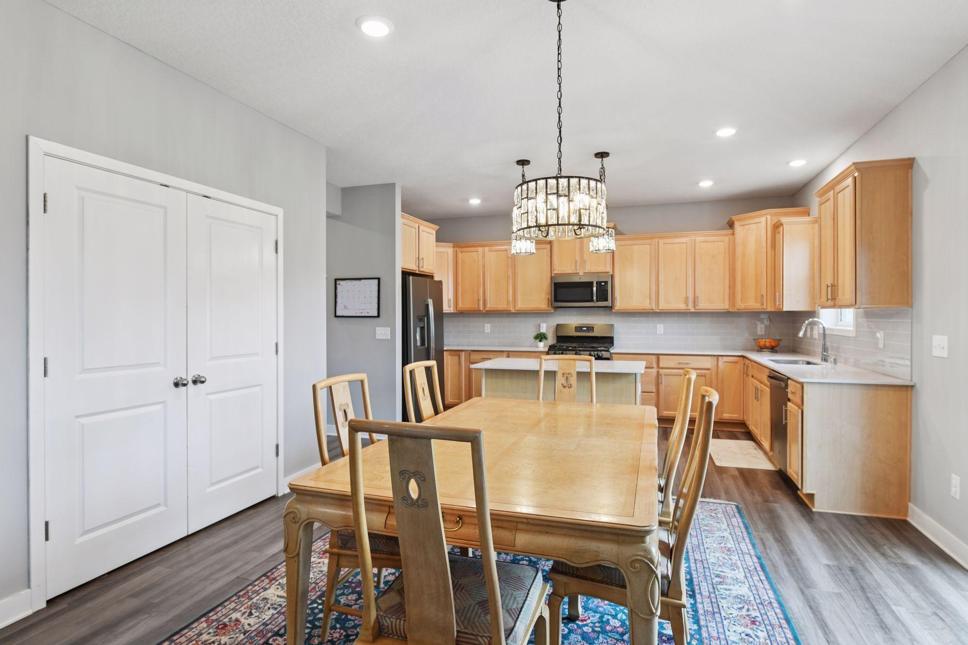 1250 Maple Lane Property Photo 7