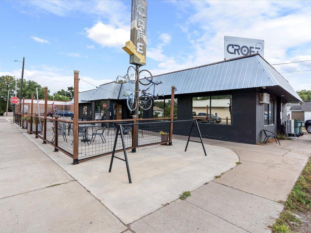7 1st Avenue NW