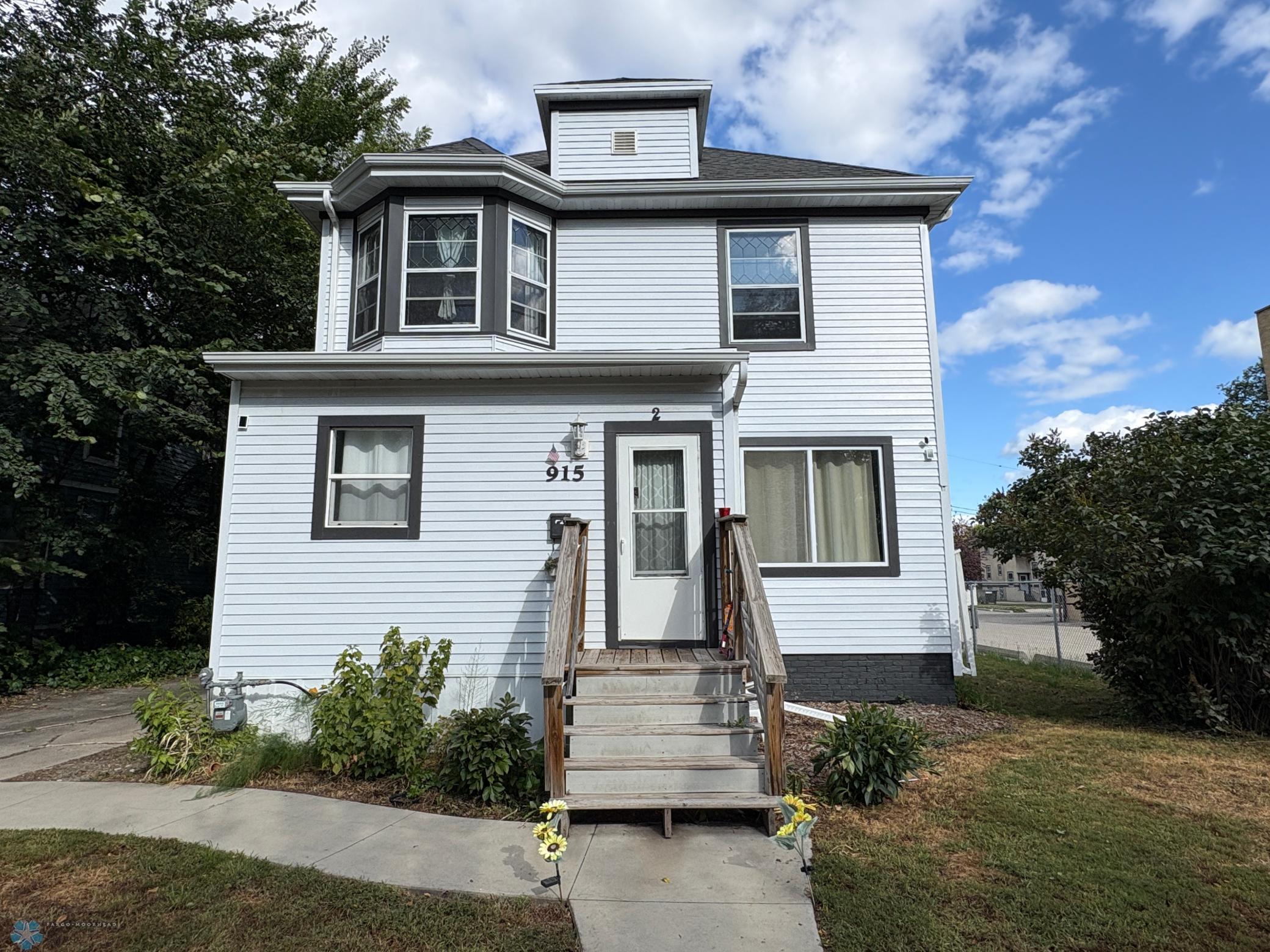 915 Broadway N Property Photo 1