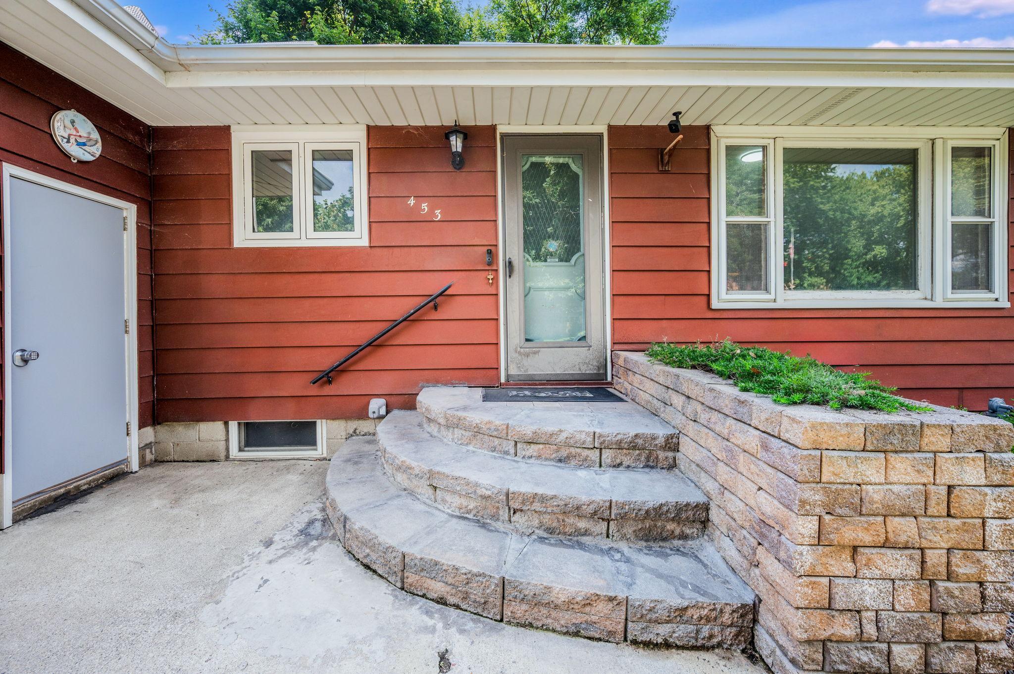 453 17th Street Property Photo 3