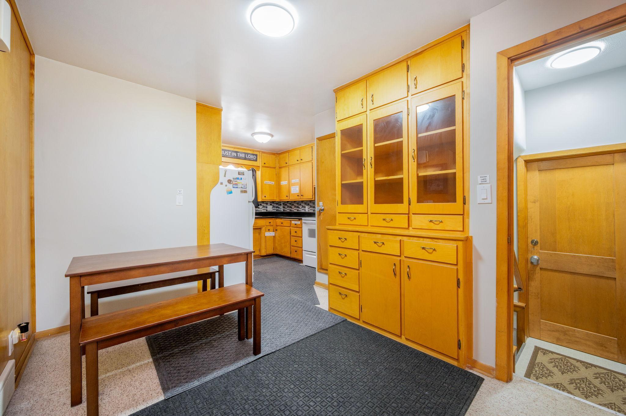 453 17th Street Property Photo 7