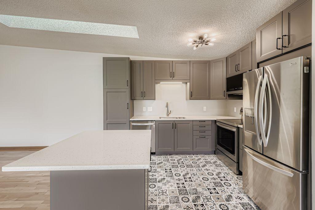 5623 Pompano Drive Property Photo 3