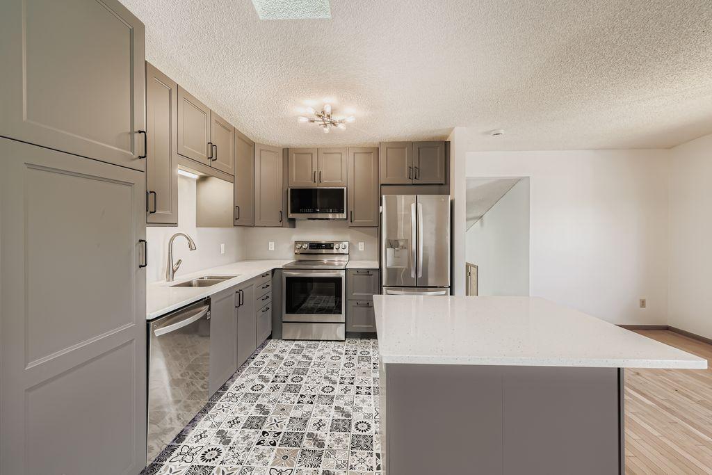 5623 Pompano Drive Property Photo 4