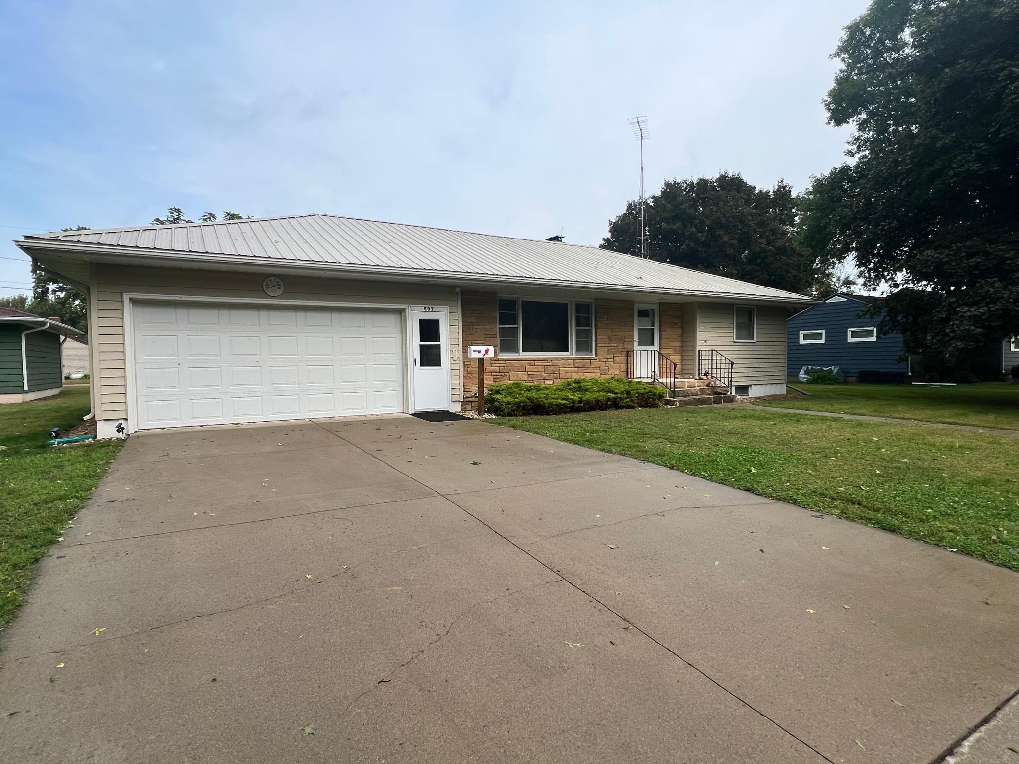 537 E Ronning Avenue Property Photo 6