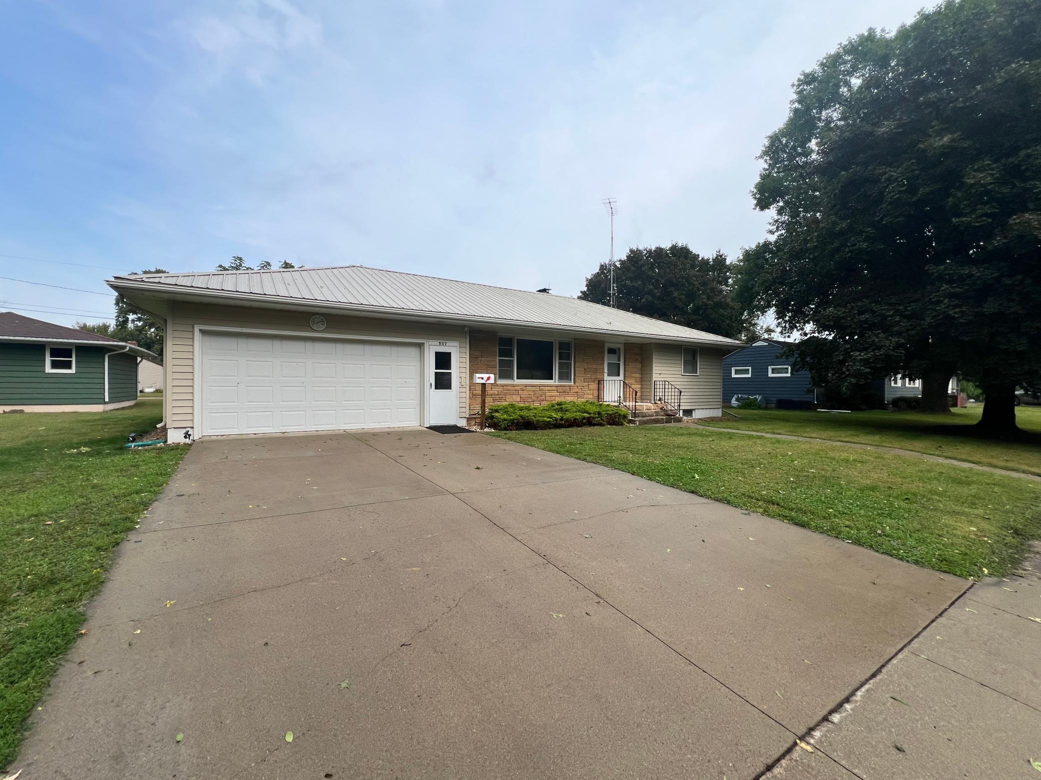 537 E Ronning Avenue Property Photo 23