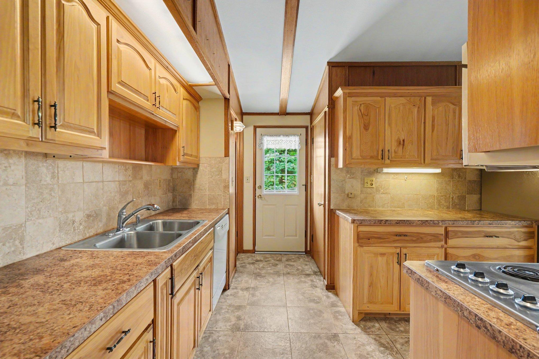 158 County Road E Property Photo 9