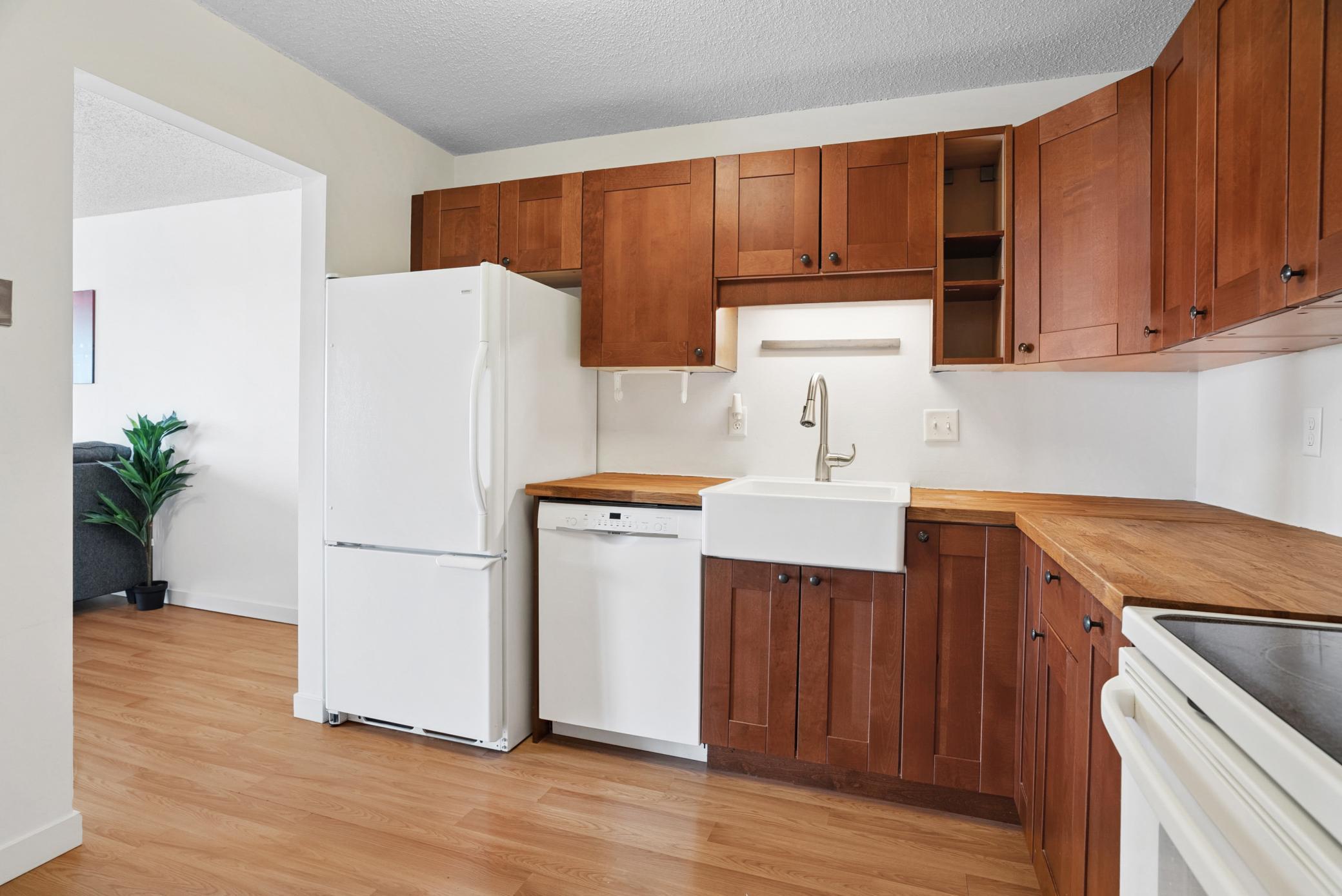 78 10th Street E 2104 Property Photo 4