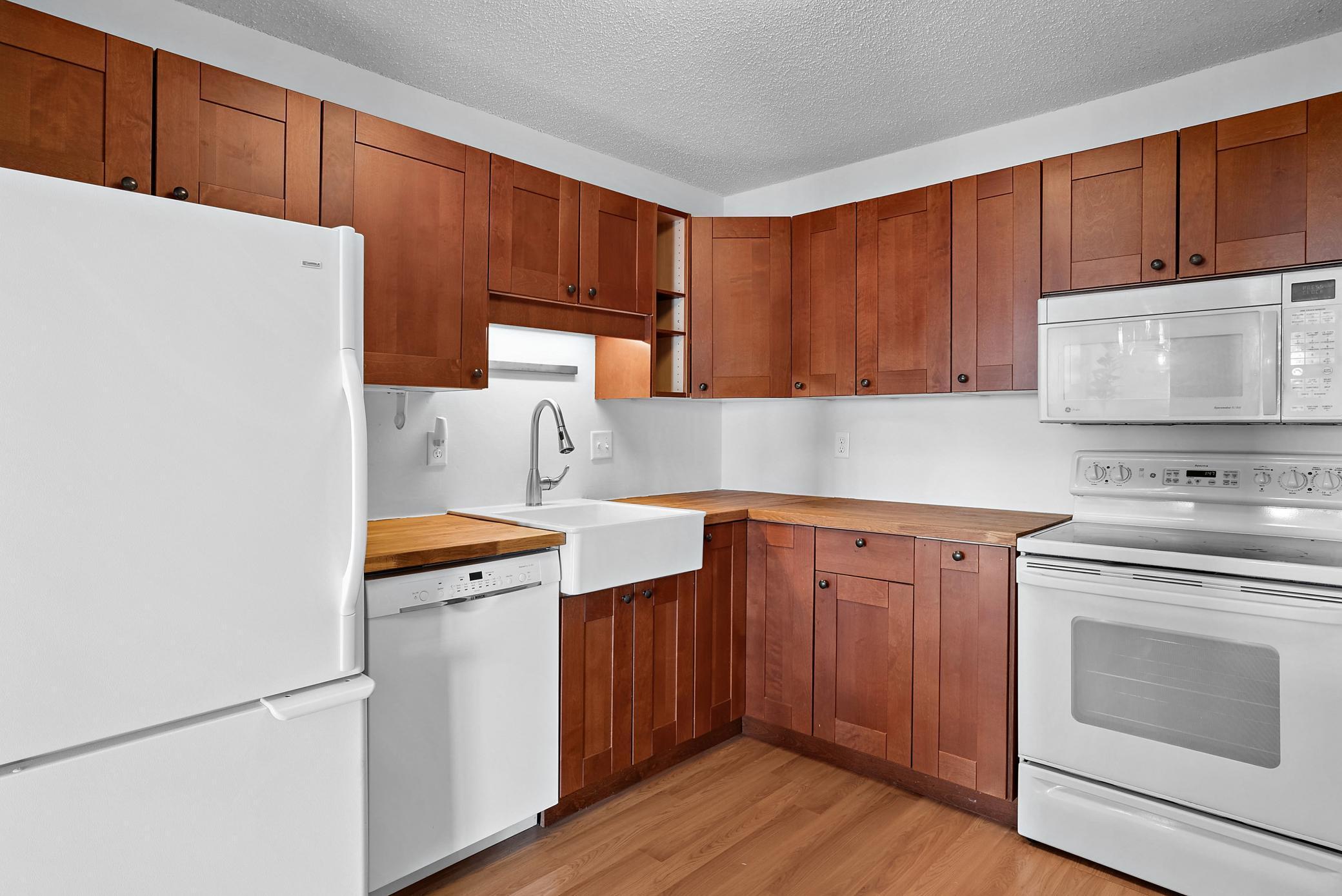 78 10th Street E 2104 Property Photo 5