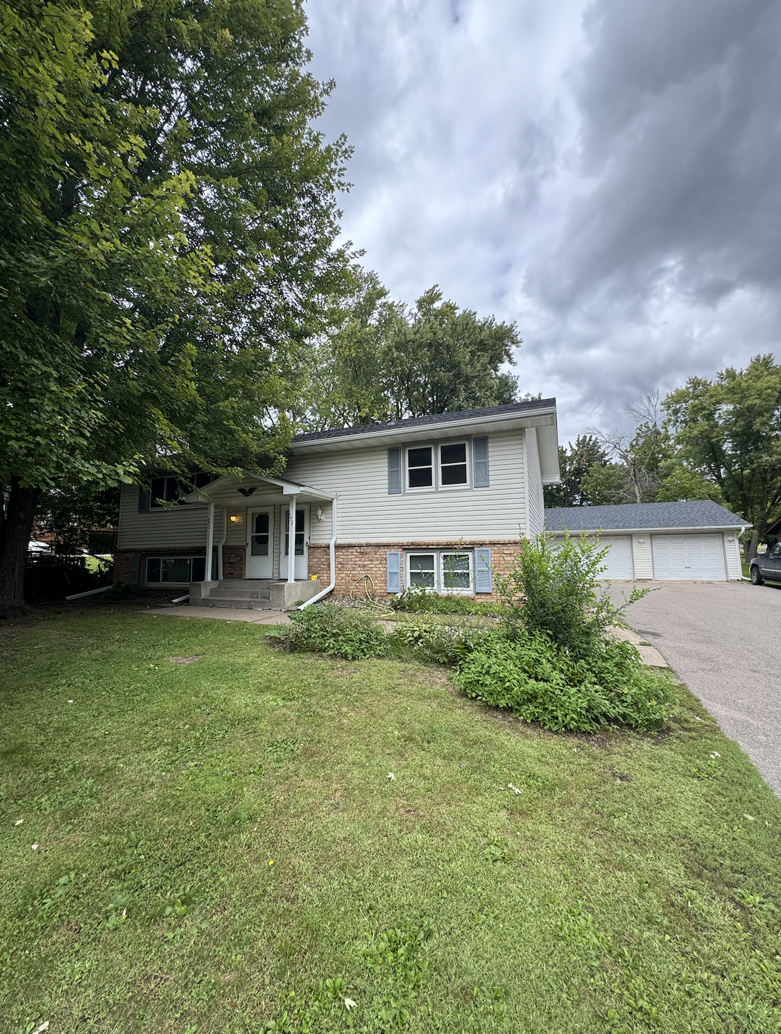 571 County Road B E Property Photo 9