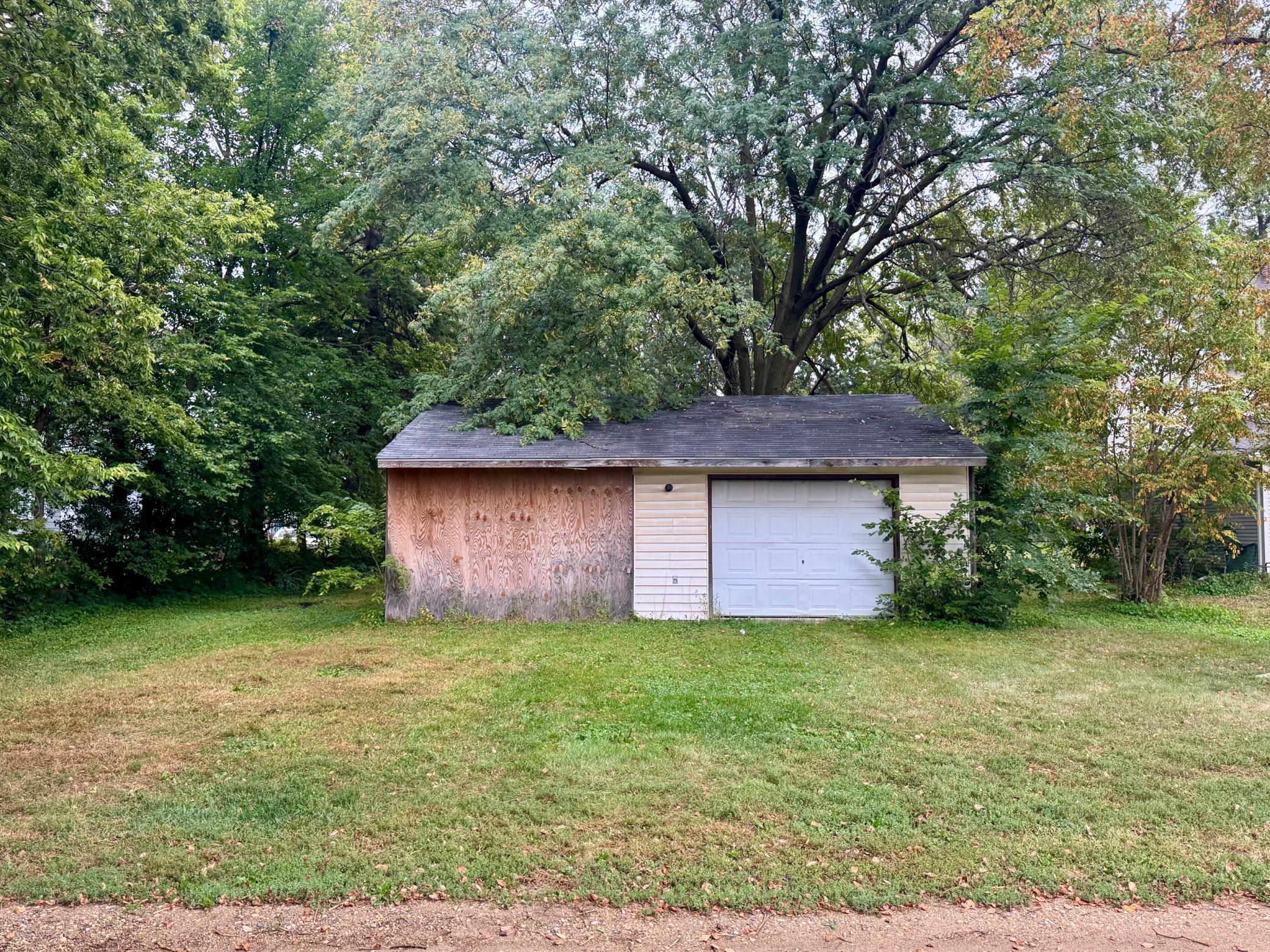 523 Strait Avenue Property Photo 2