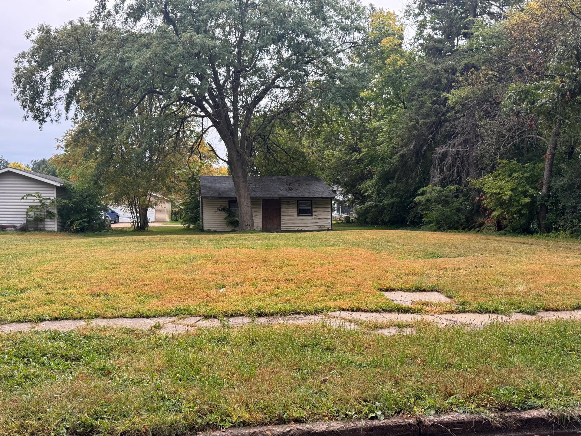 523 Strait Avenue Property Photo 3