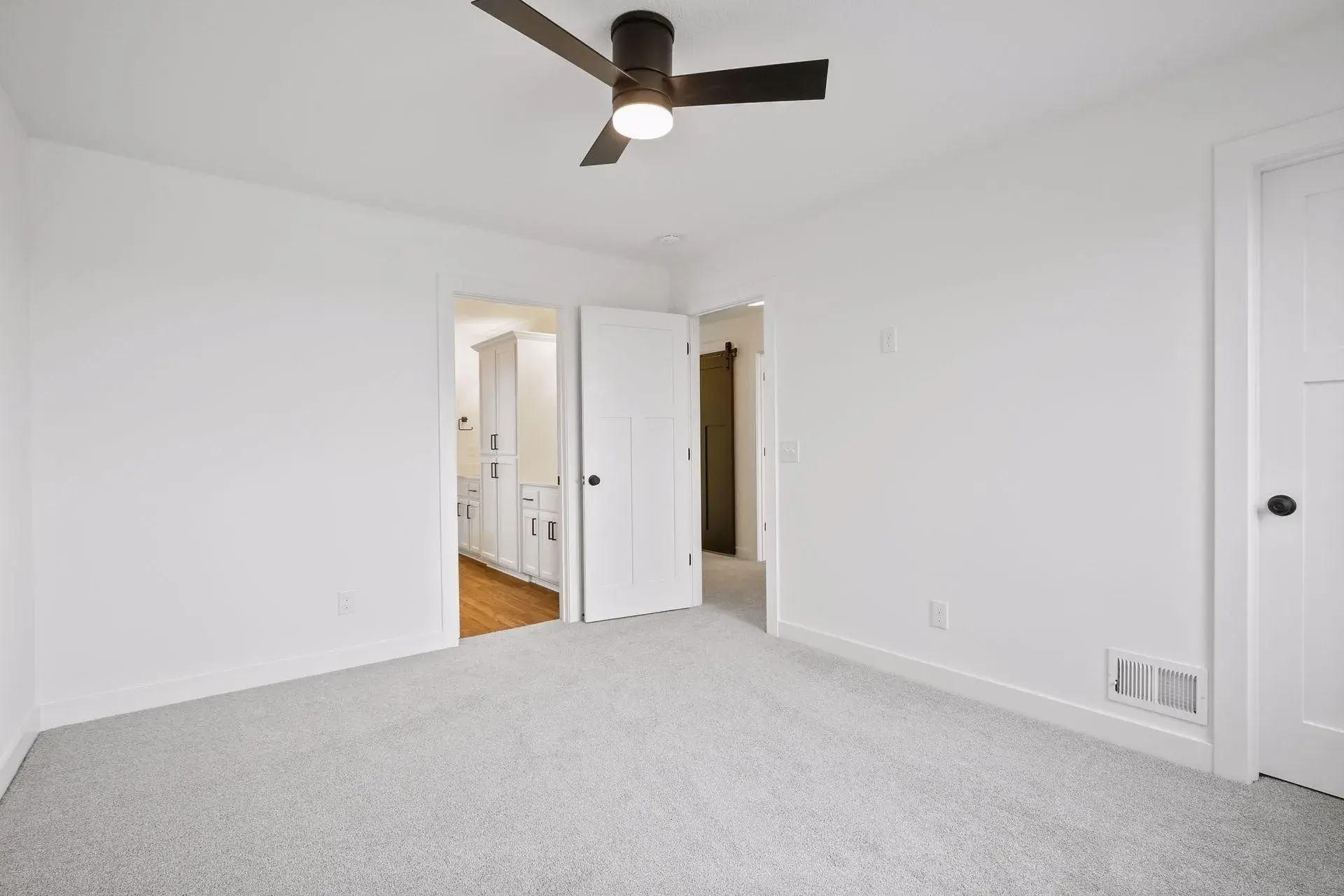 4928 Parkside Circle Property Photo 21